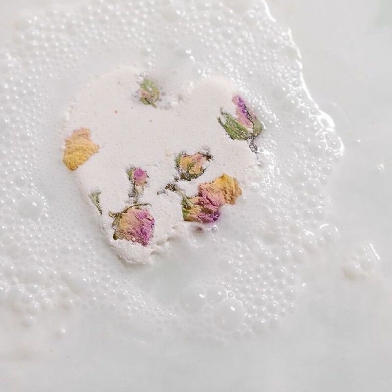 Bom tắm LUSH - Tisty Tosty bath bomb