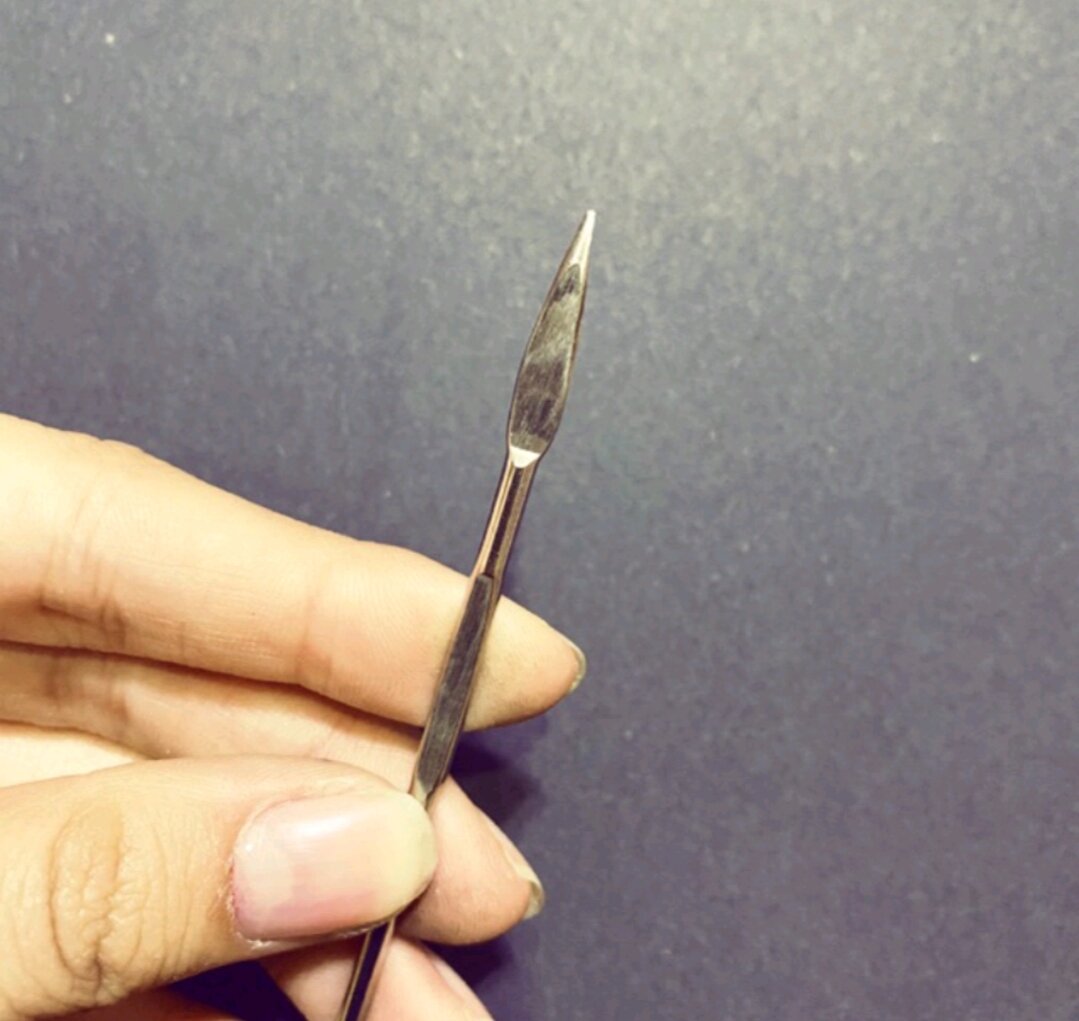 Cây lấy khoé đầu nhọn dùng lấy khoé móng tay