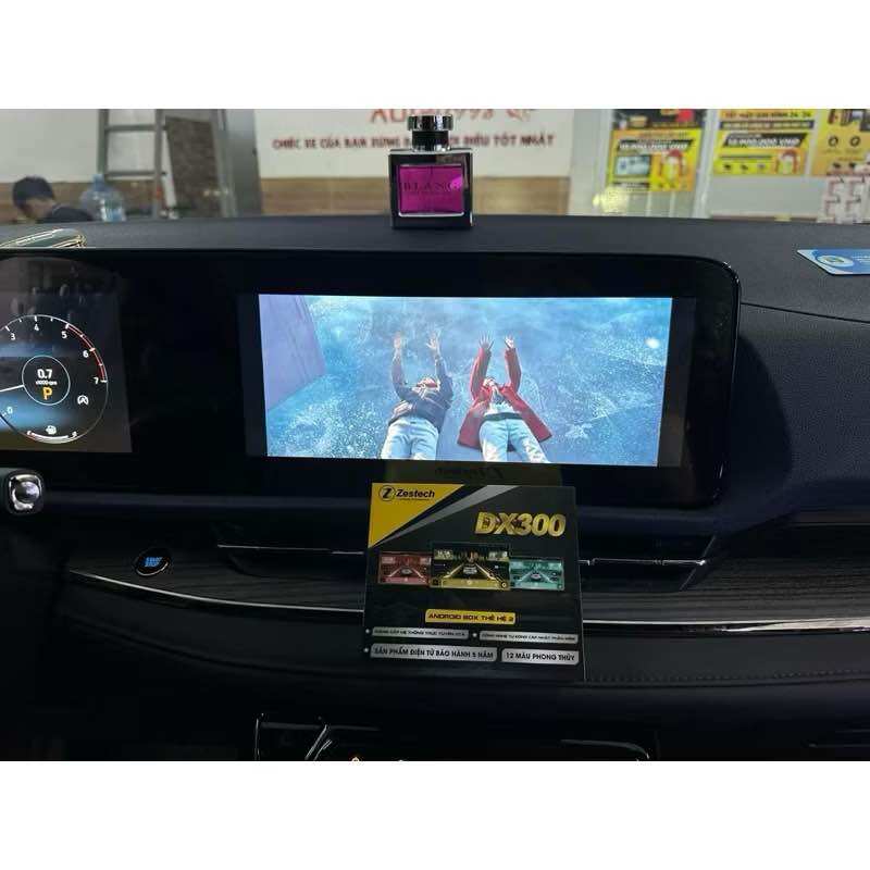 Android box Zestech DX300 thế hệ thứ 2, tặng camera hành trình, sim data free 1 tháng
