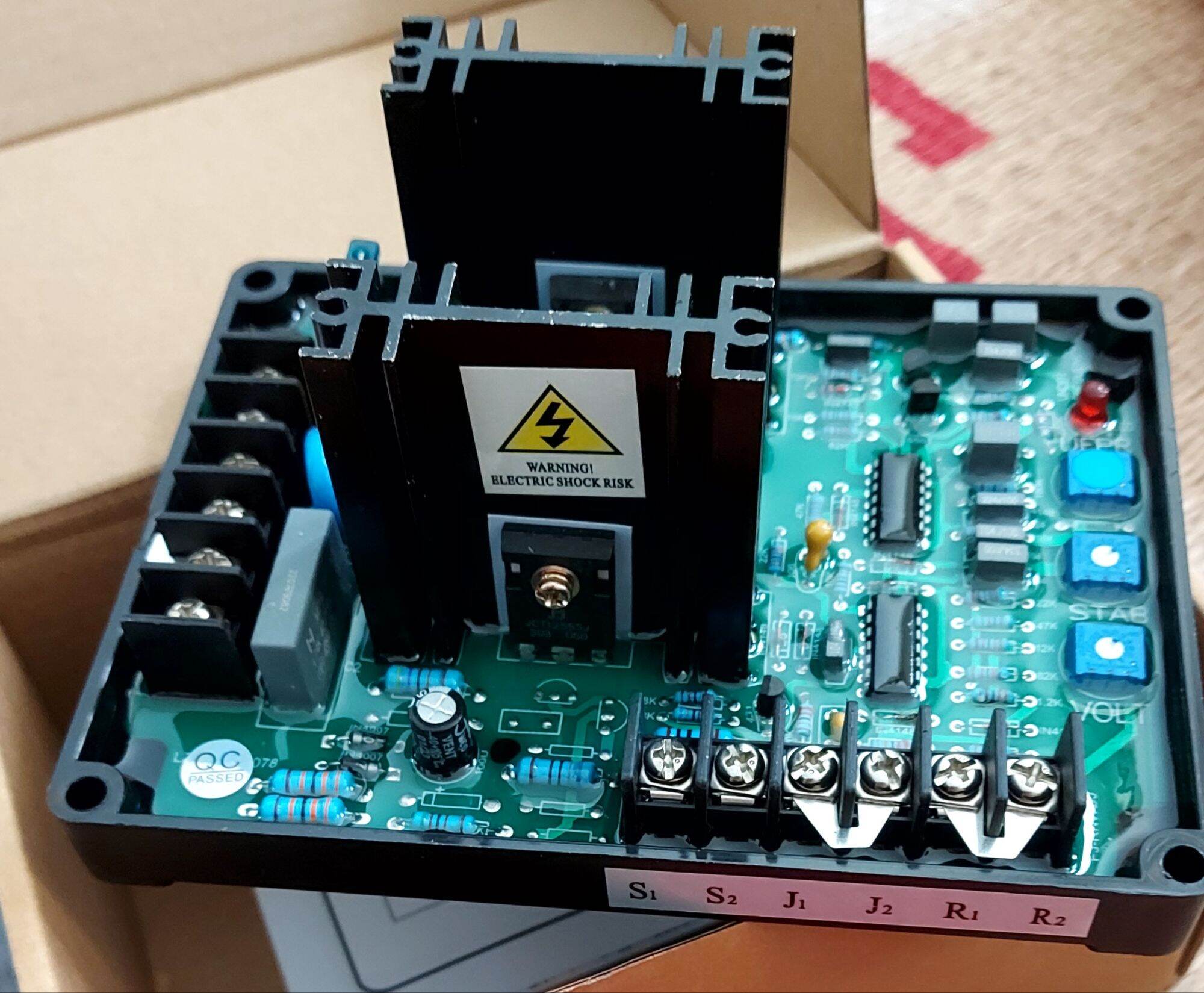 Bộ điều chỉnh điện áp AVR 20A