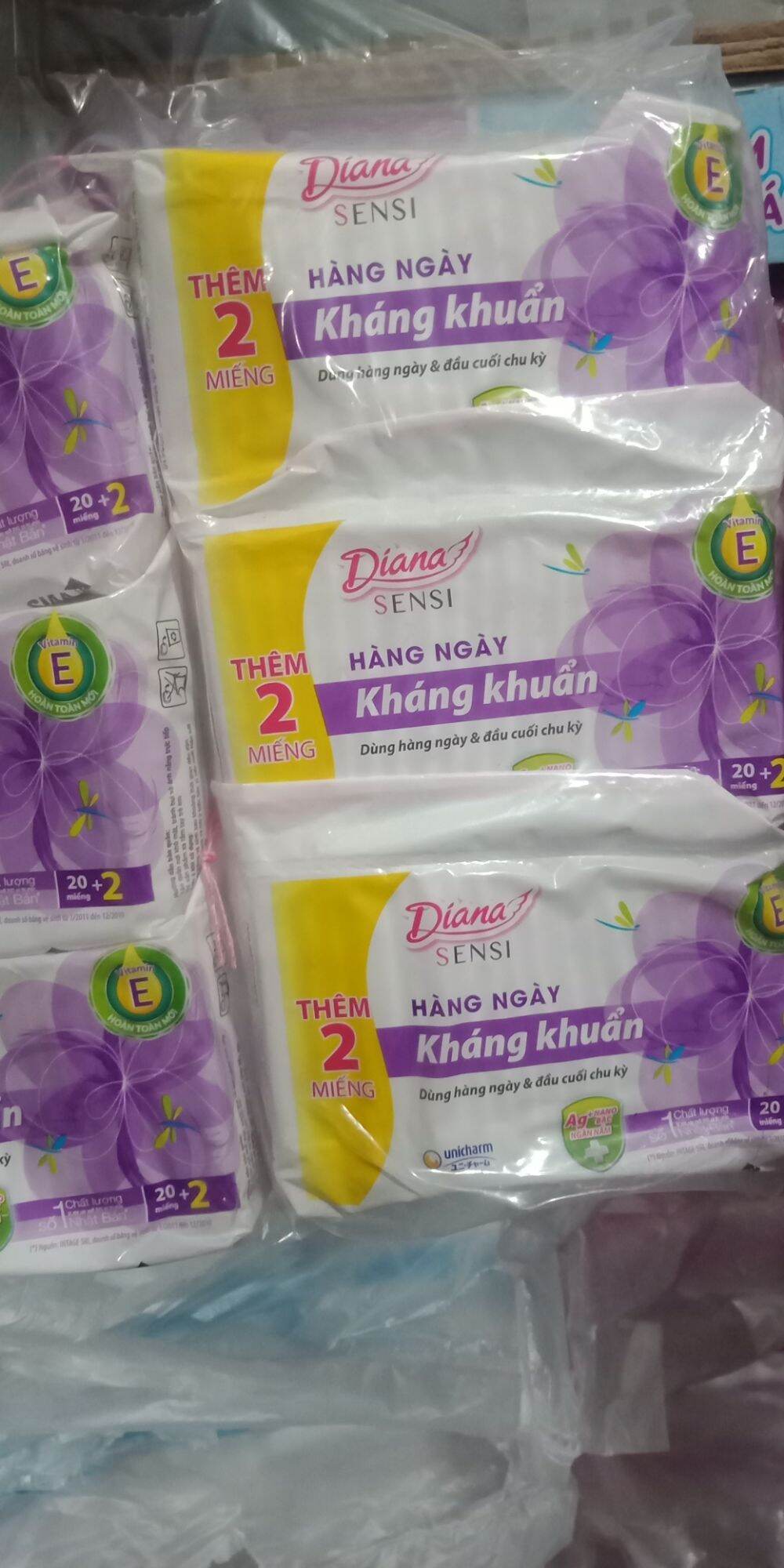 1 gói bvs Diana sensi kháng khuẩn/cool/compact loại 20 miếng