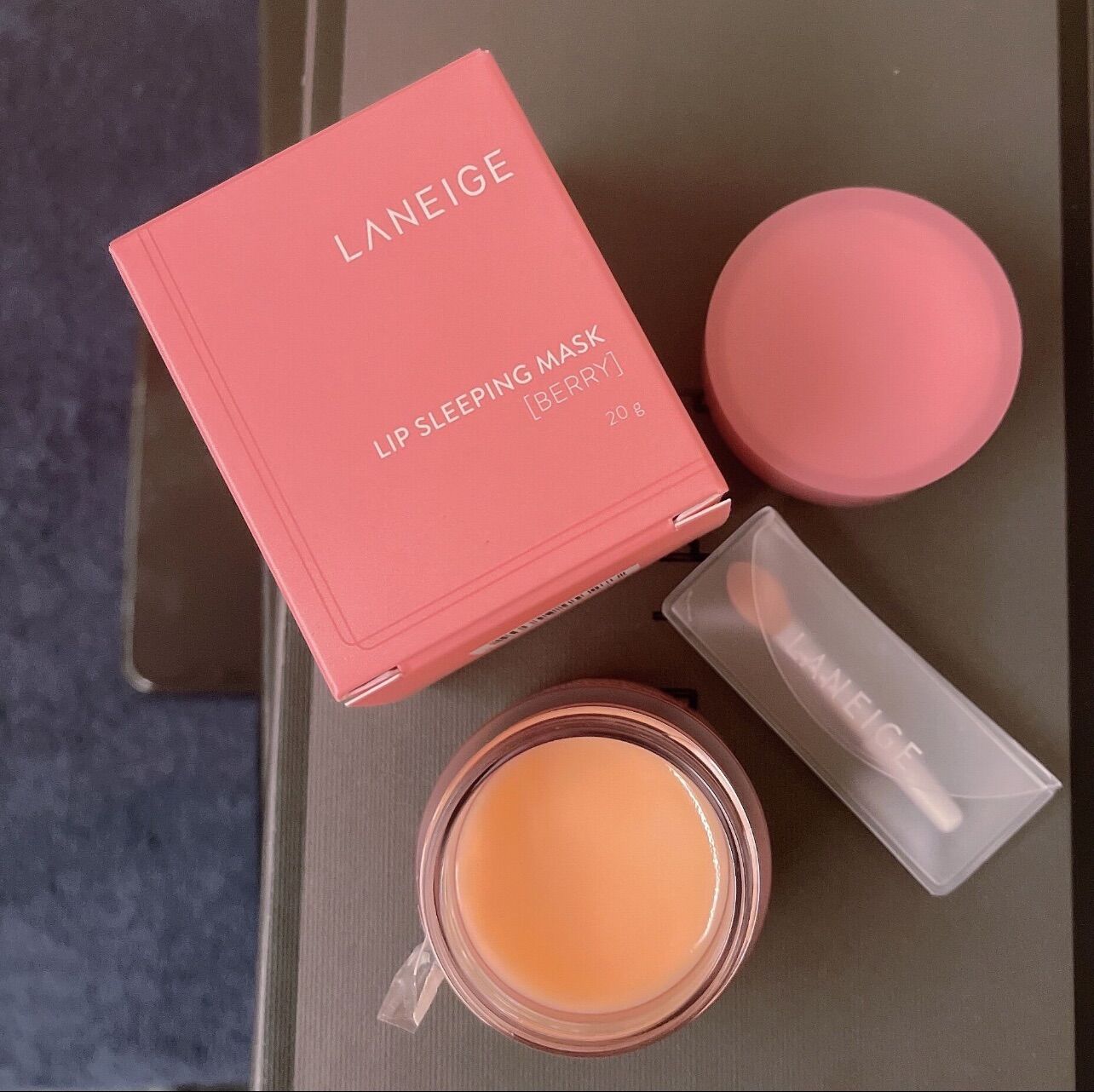 Mặt nạ ngủ môi Laneige Berry mini size 3g, nạ ngủ làm mềm môi, đem lại đôi môi hồng hào.
