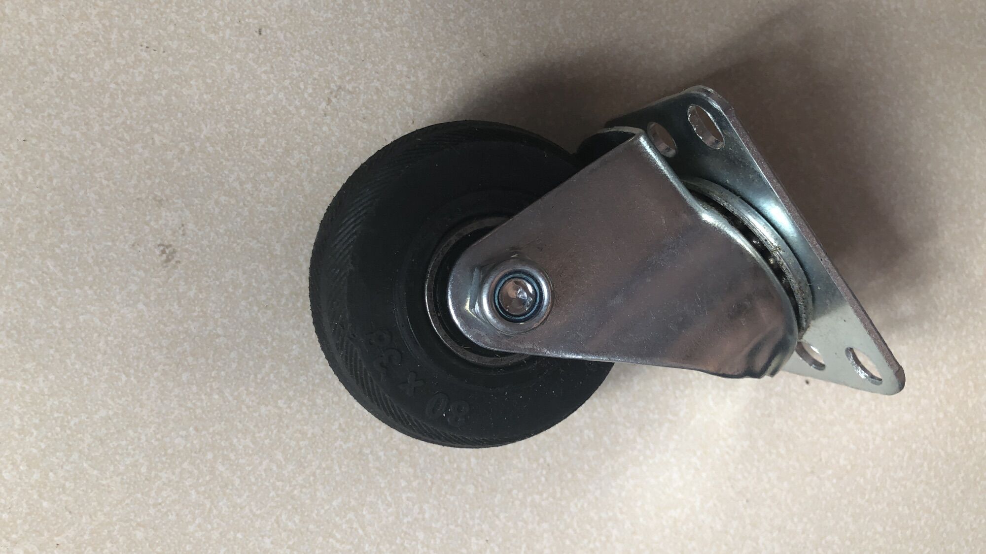Bánh xe 80x38mm cao su đen