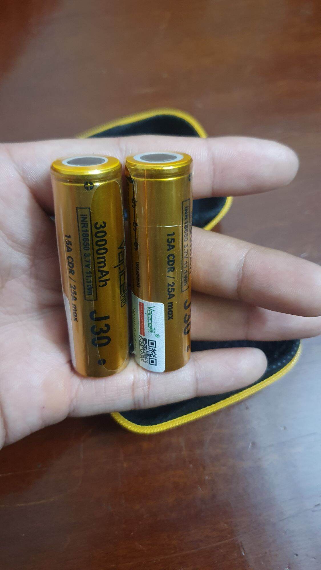 2 Pin sạc Vapcell 18650 J30