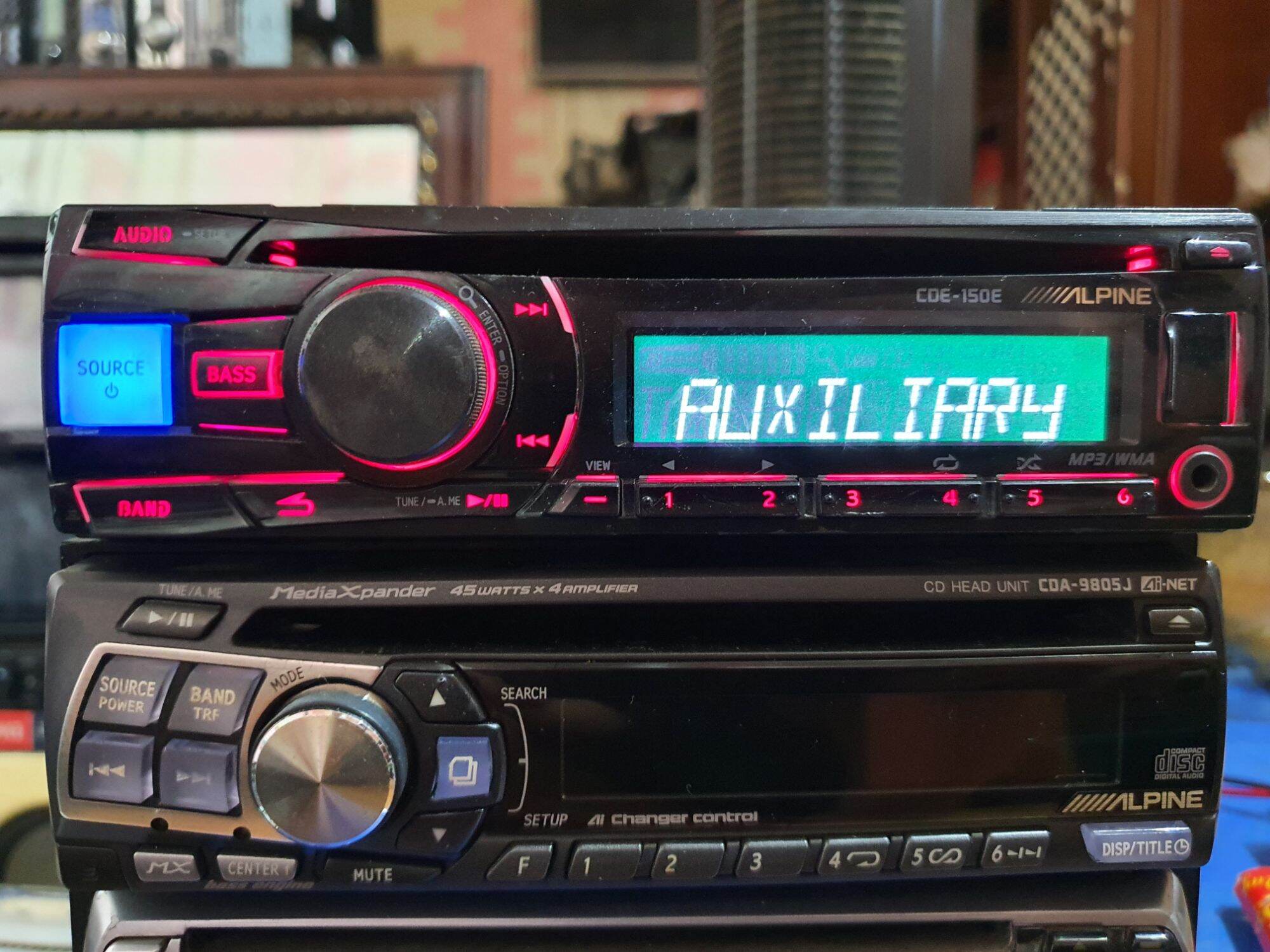 Máy nghe nhạc ô tô liền Amply Alpine CDE 150E. tính năng Aux/usb/Cd/mp3/radio. giành cho các loại xe.