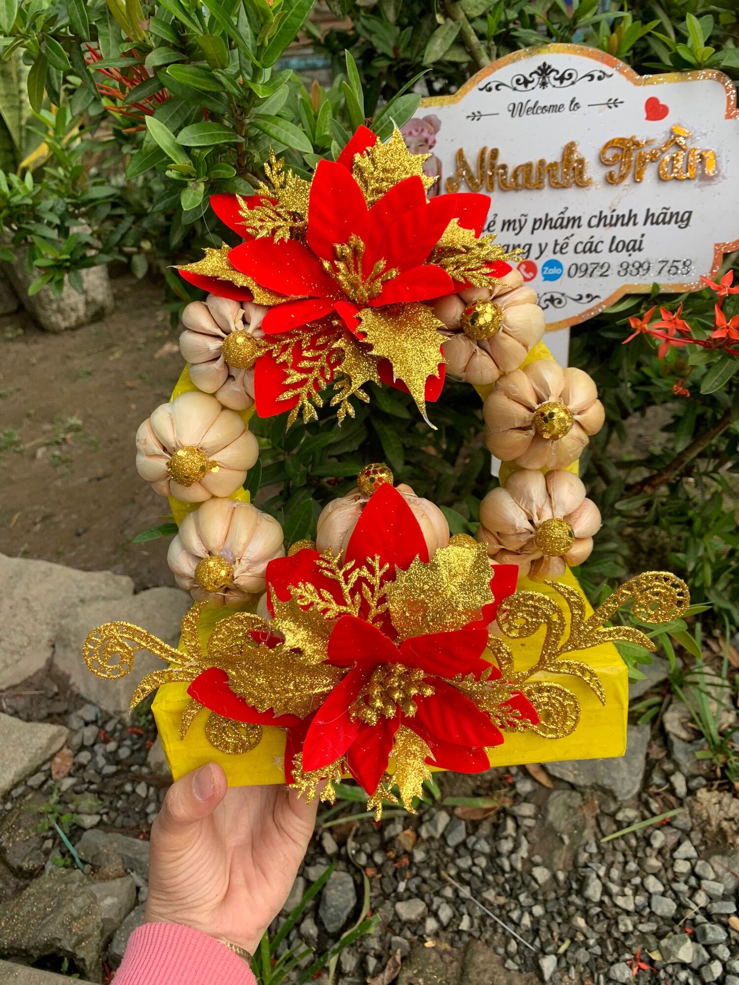 Tháp tỏi chưng thần tài, thổ địa