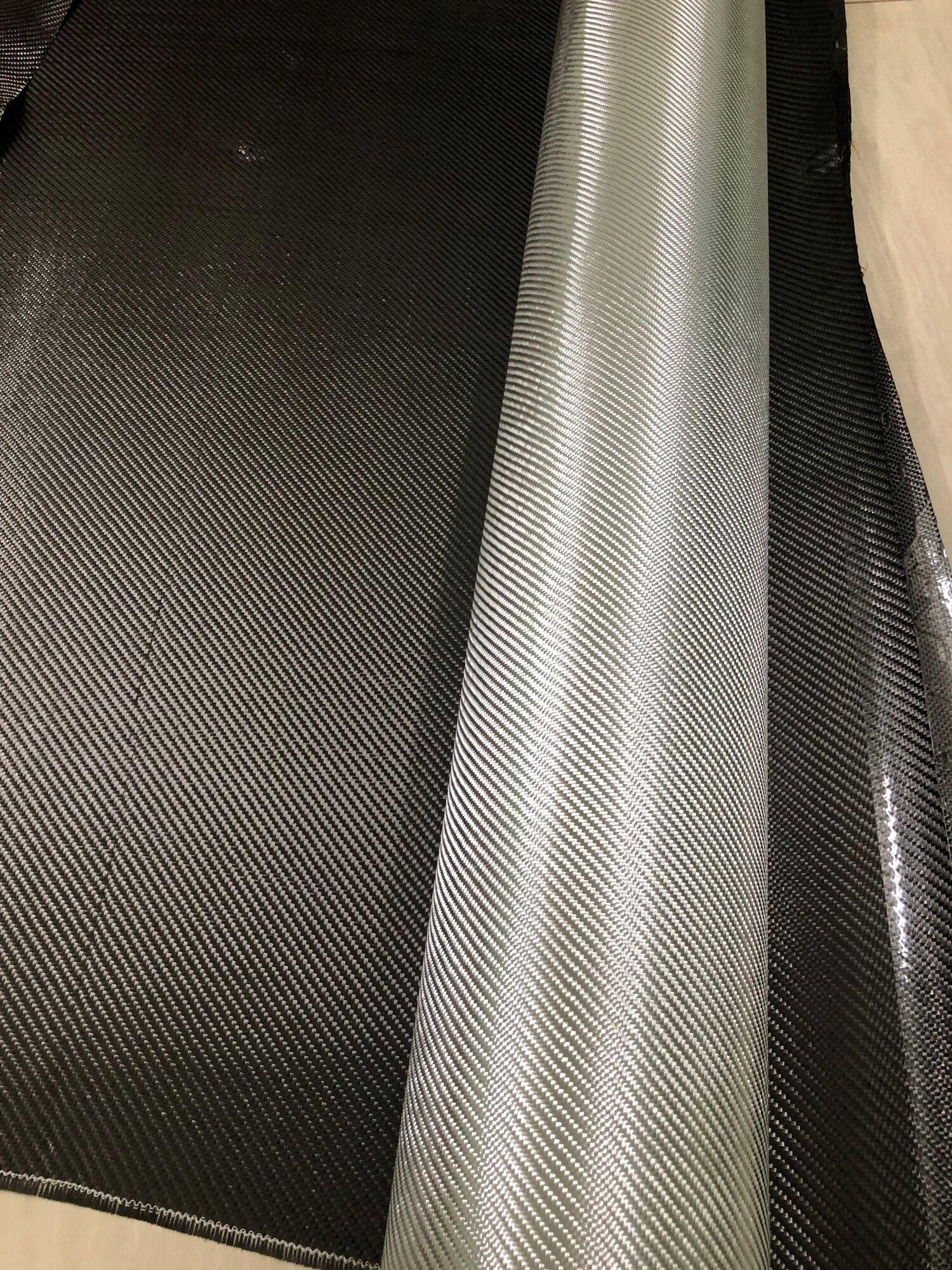 1m Vải Carbon chéo màu trắng (bạc/silver) chống xô tuyệt đối