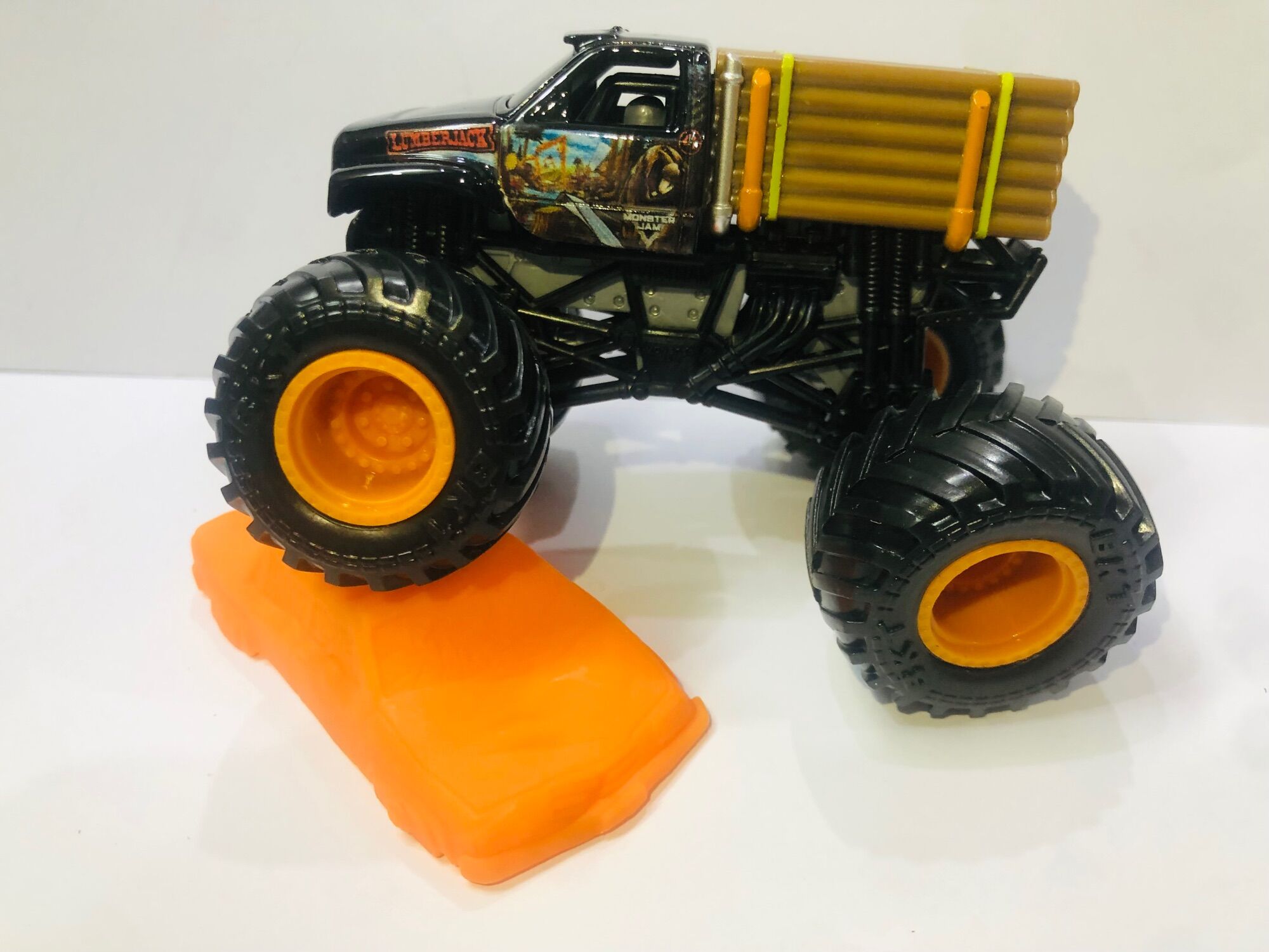 Xe Monster Jam numberjack + gờ chắn vàng fullbox