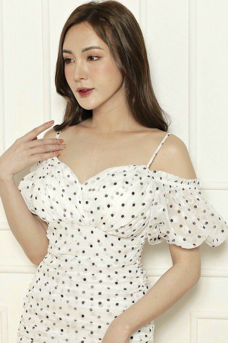 ĐẦM CHẤM BI TRỄ VAI 2 DÂY ẢNH 100% MẪU MẶC