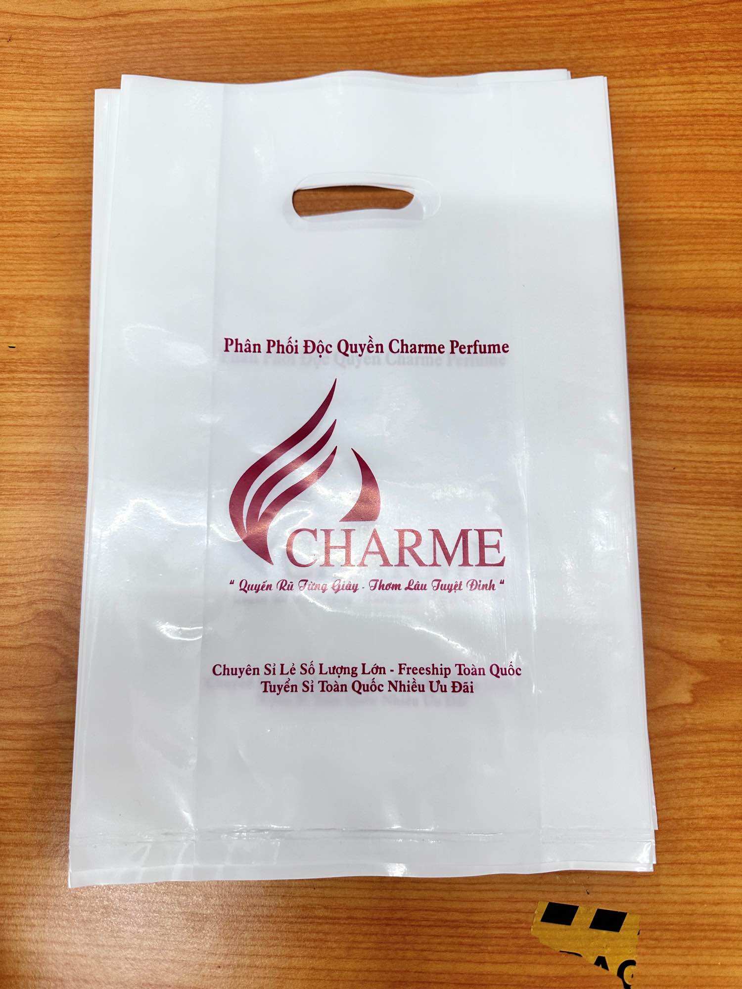Bọc đựng nước hoa c.h.a.m.e ( 10cái)