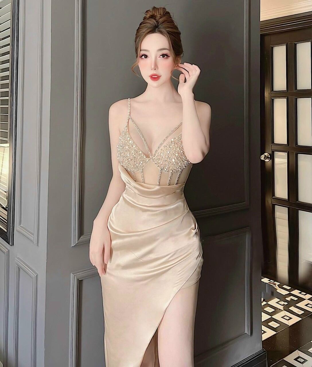 ĐẦM BODY CỔ TIM XẺ ĐÙI