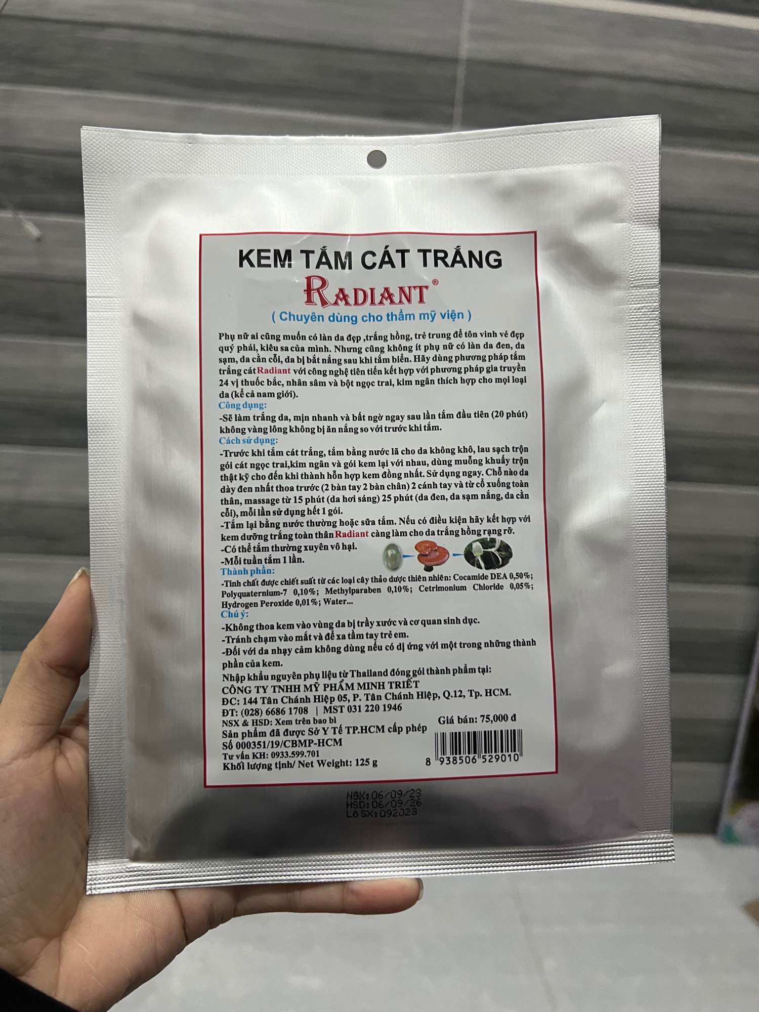 KEM TẮM CÁT TRẮNG NGỌC TRAI RADIANT