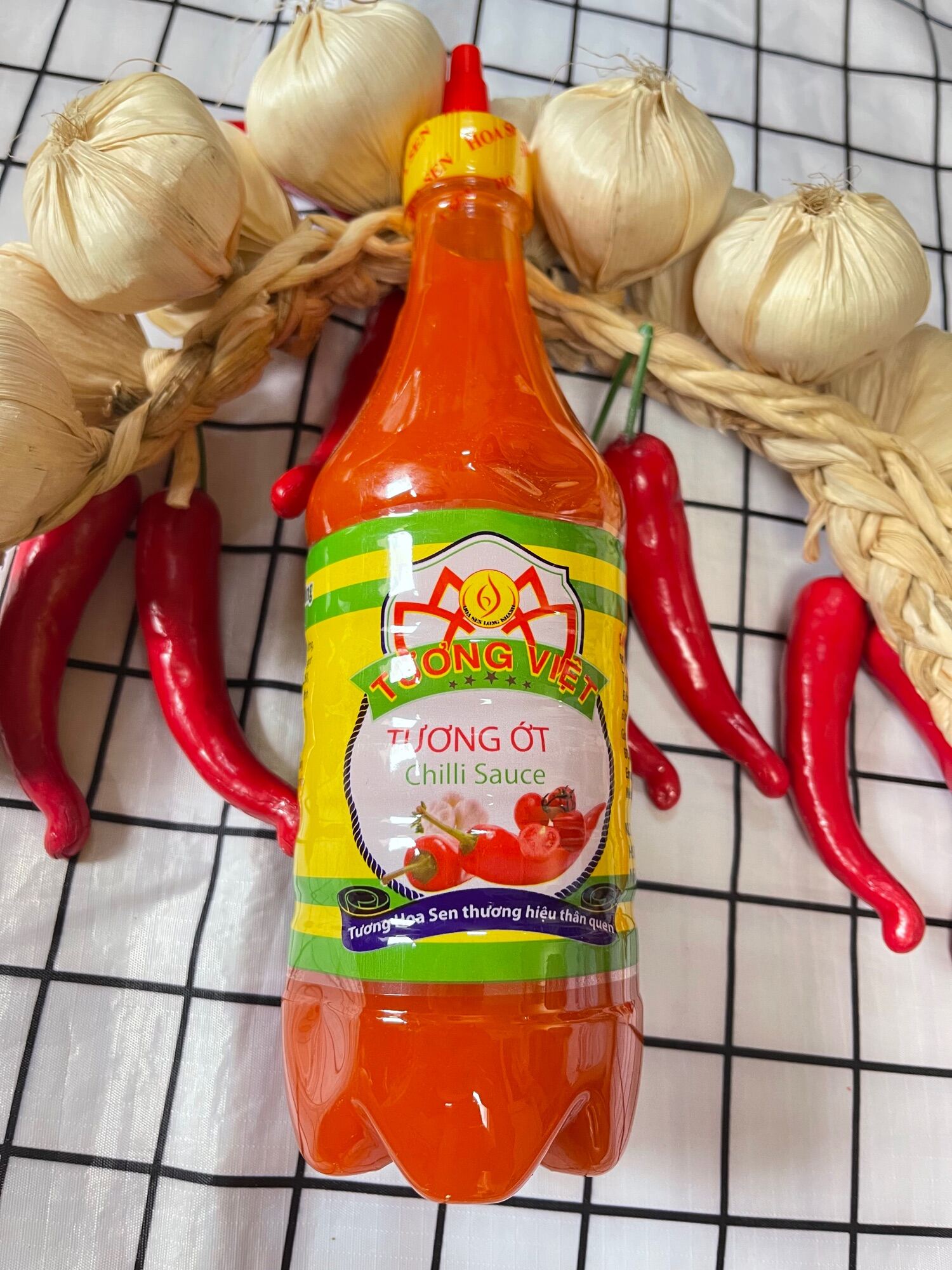 TƯƠNG ỚT TƯƠNG VIỆT HOA SEN 700ML