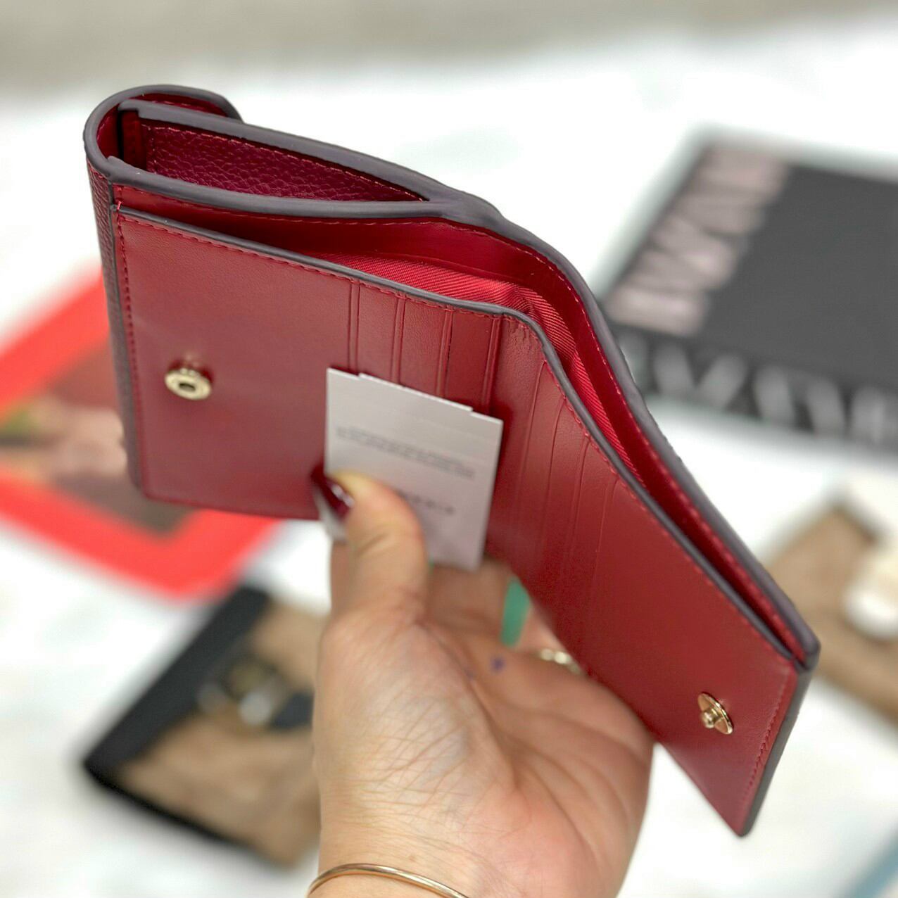 Ví
COACH Pepper Wallet màu cực kỳ trẻ trung