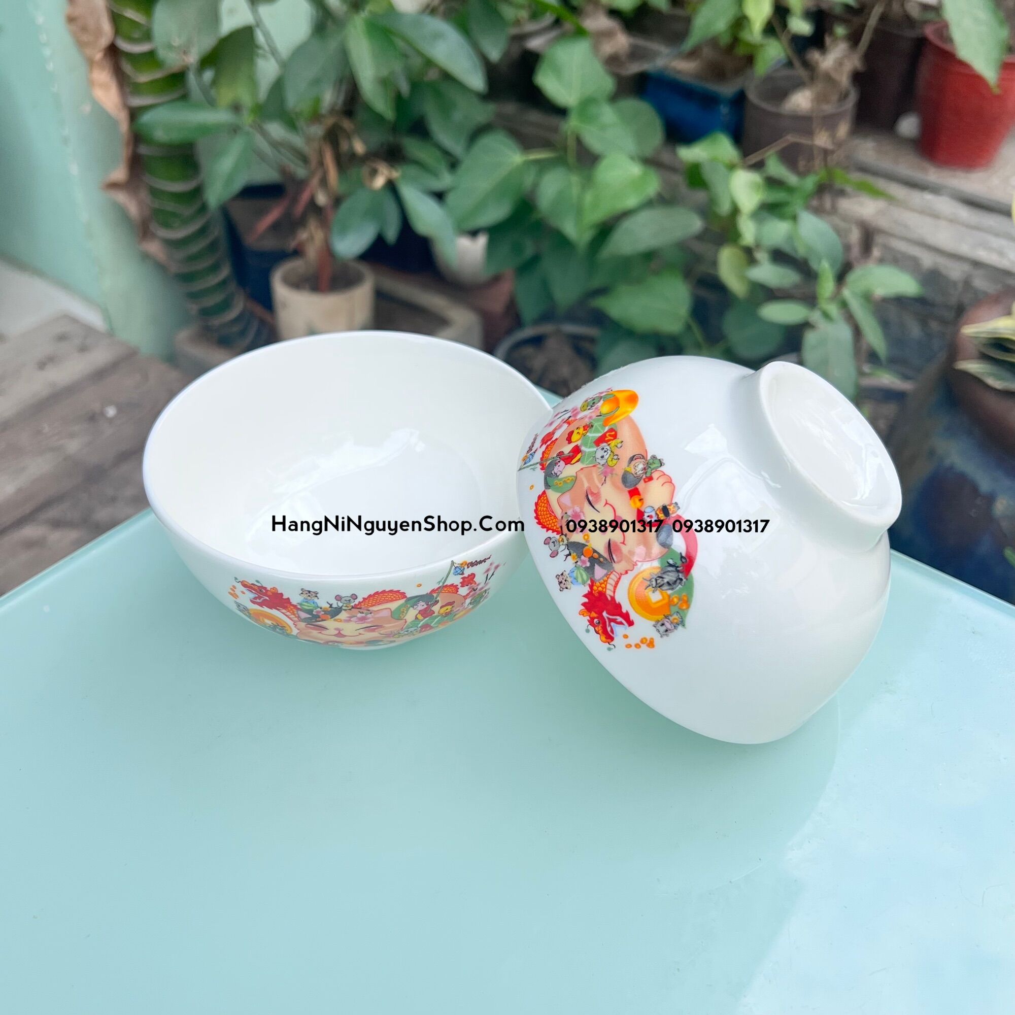 Hộp 2 cái chén sứ hoa văn