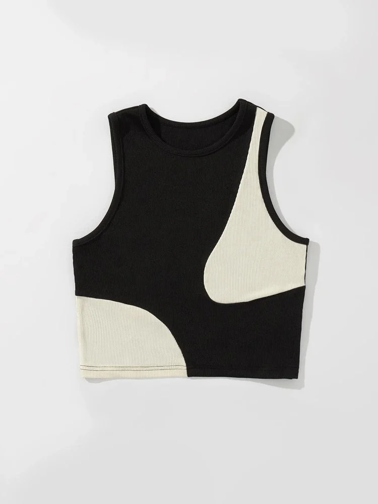 Áo croptop đen vá 2 mảnh kem