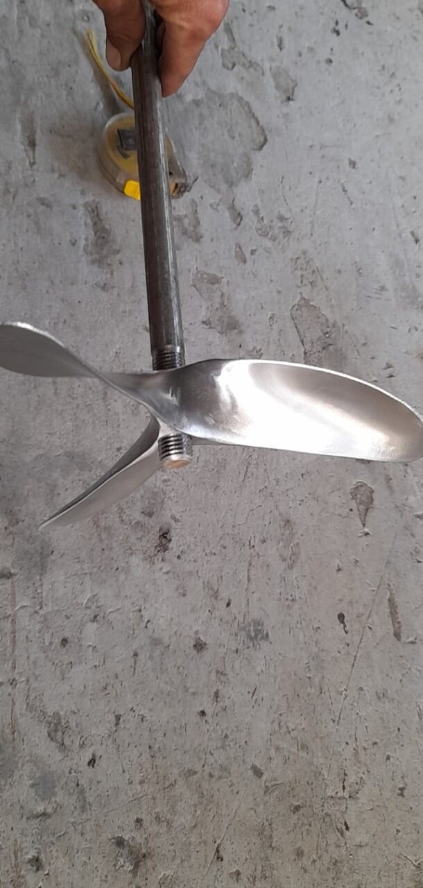 Chân vịt inox 3 cánh dùng cho máy 6,5 Hp cốt xéo gen trong 16