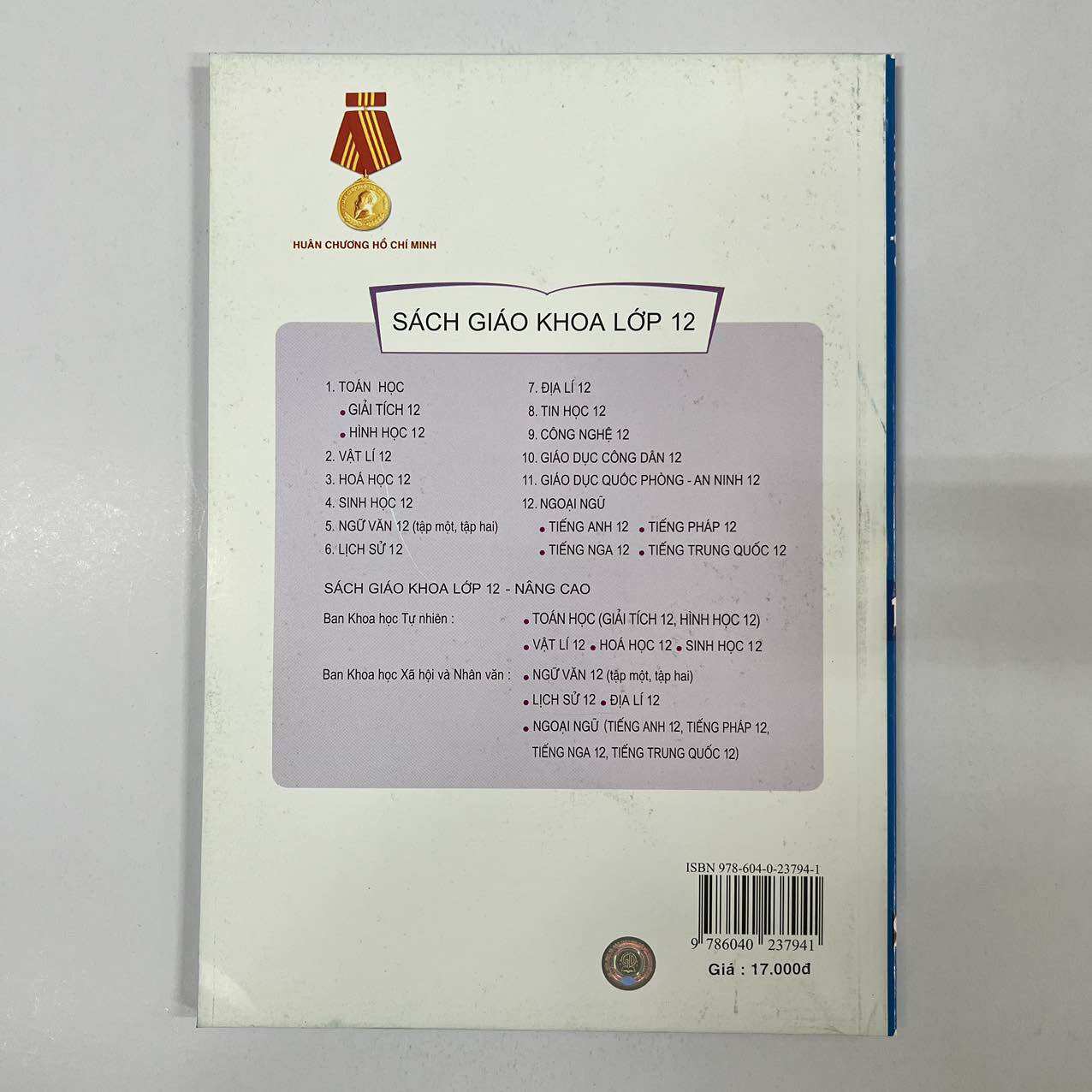 Sách giáo khoa Hóa Học 12.