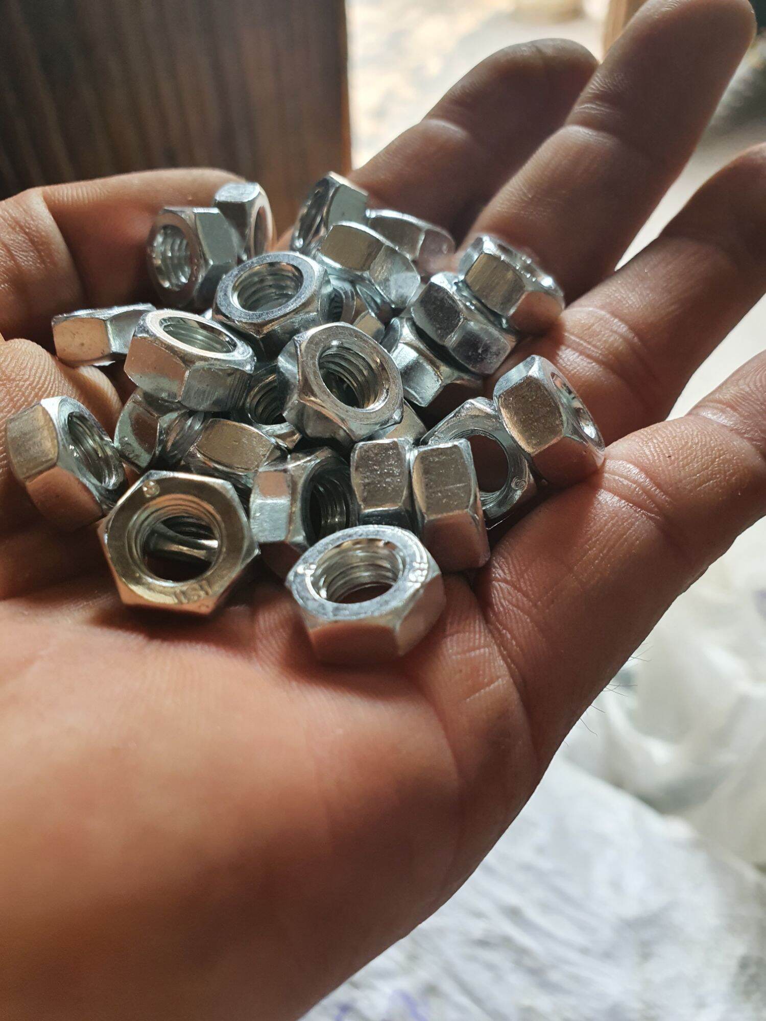 Đai ốc , tán 8li . sắt xi trắng