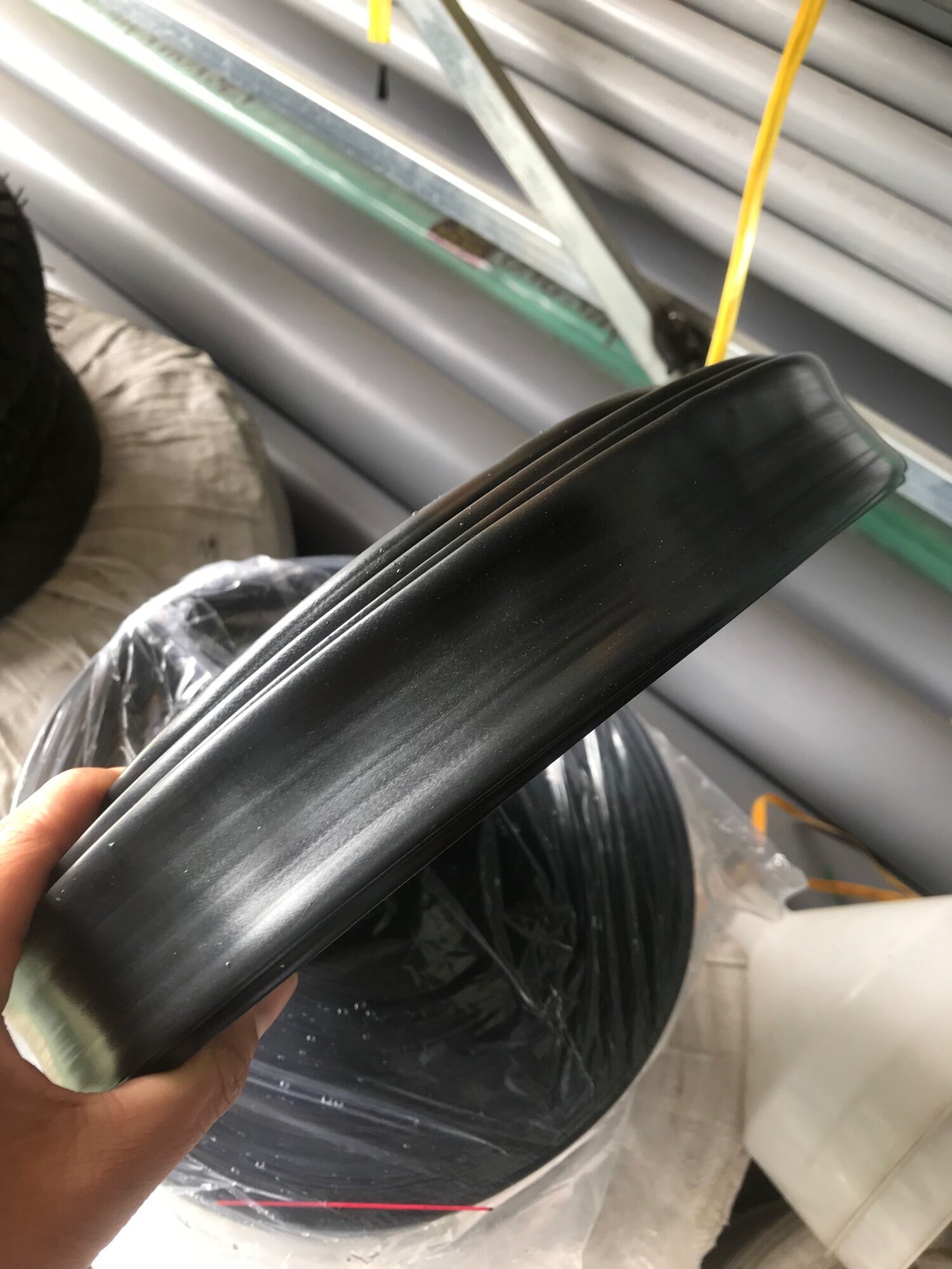 Ống dẹp phi 27 chưa đục lỗ