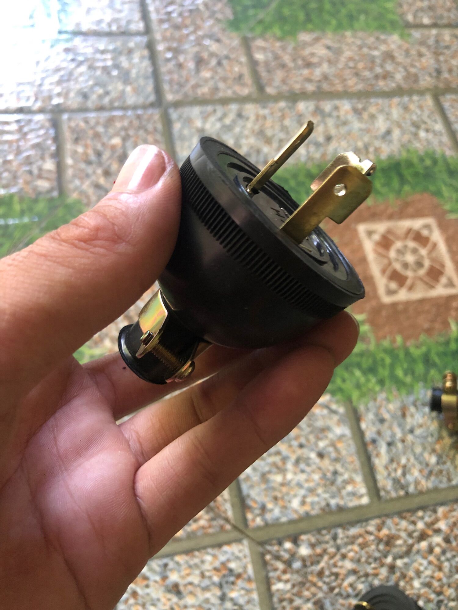 Phích cắm 3 chân cho máy phát điện