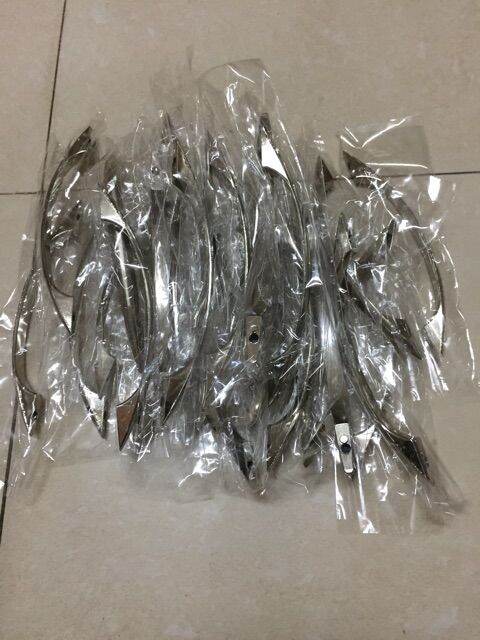 Tay lắm cửa tủ
