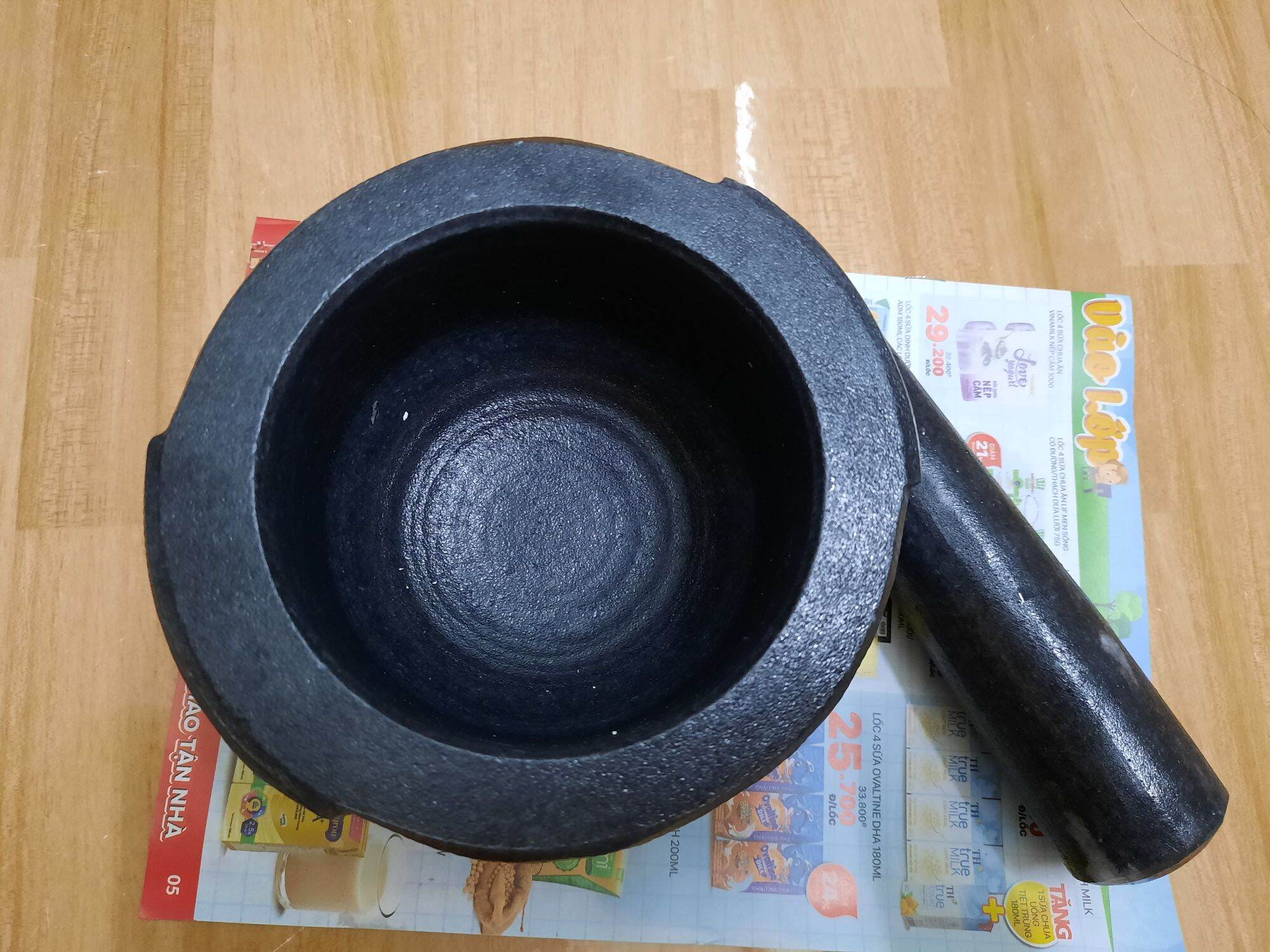 Cối đá màu đen tuyền size 14cm (kèm chày)