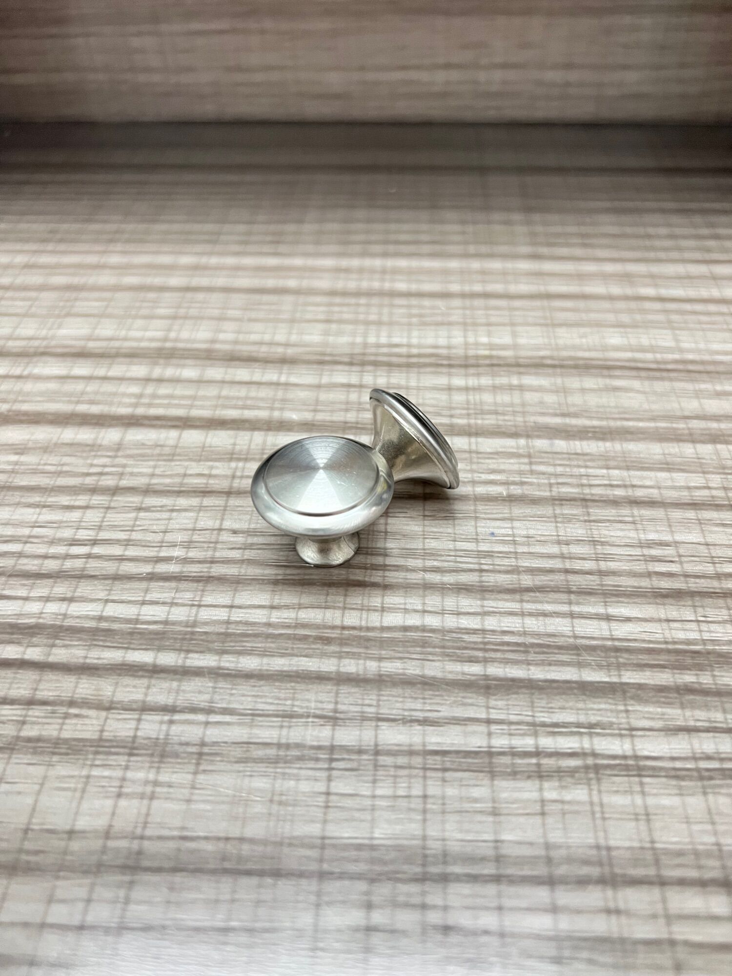 Núm tay nắm tủ inox bản rộng 3cm
