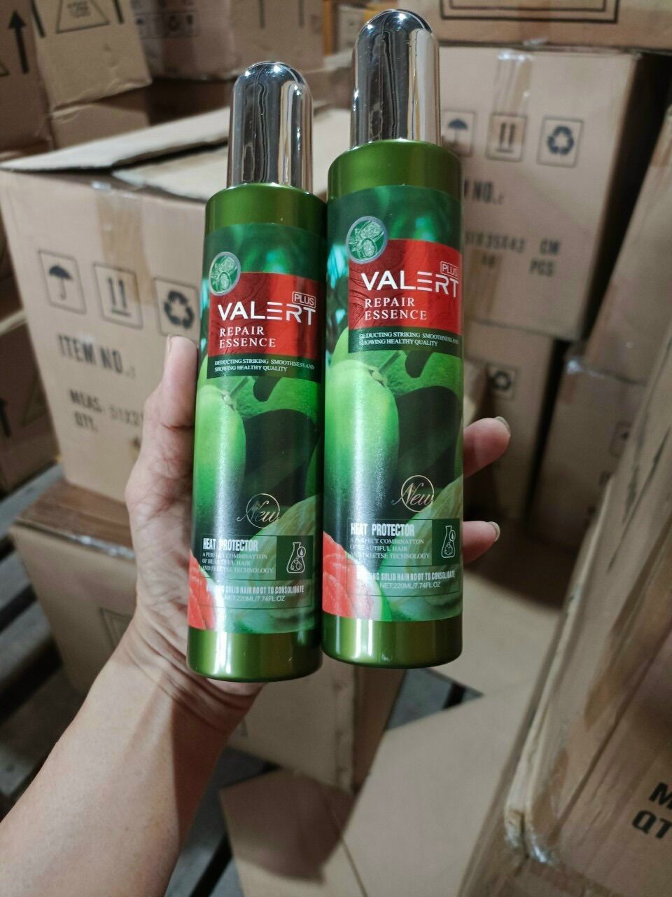 Xịt Dưỡng Tóc Tinh Dầu Bưởi Valert Repair Essence Plus 220ml