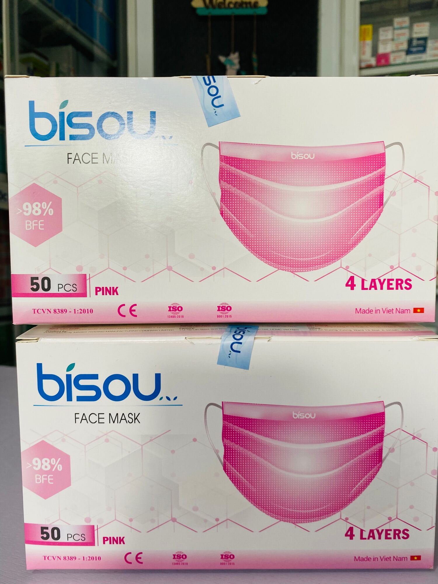 Khẩu trang y tế Bisou 4 lớp hộp 50 cái màu trắng xám đen xanh hồng