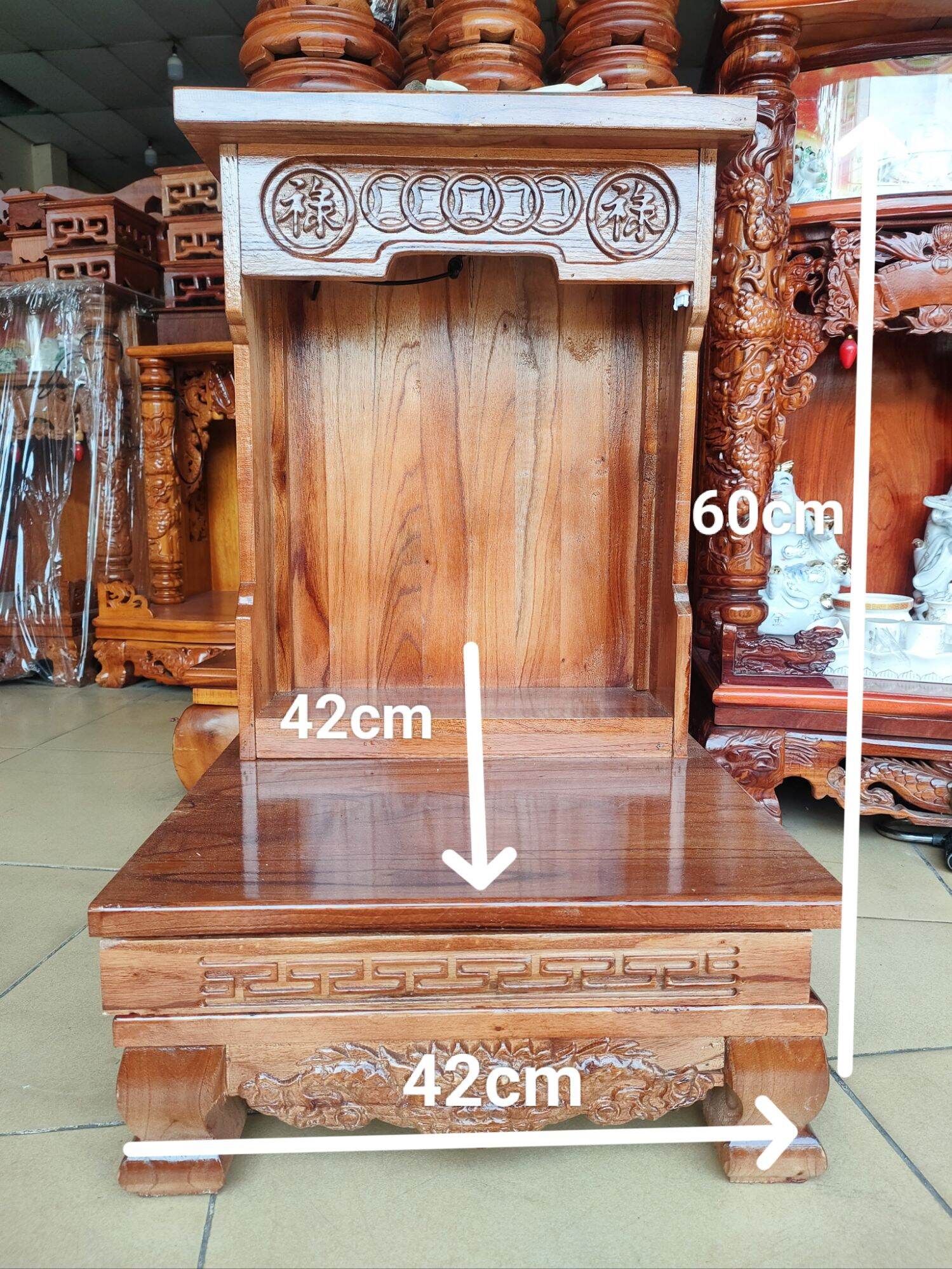 Bàn thờ thần tài thổ địa gỗ xoan đào chân quỳ 42cm