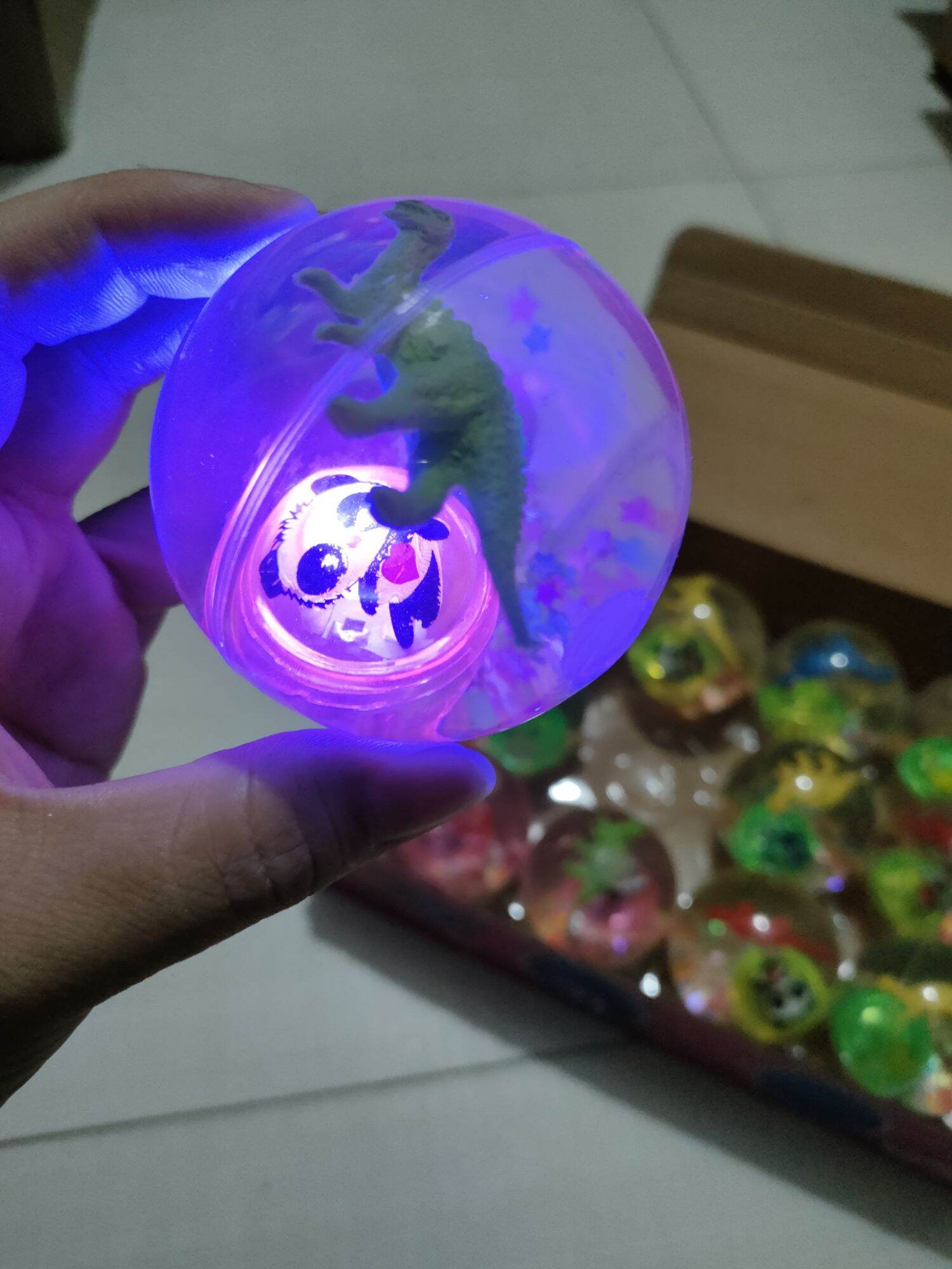 Đồ chơi bóng phát sáng khủng long