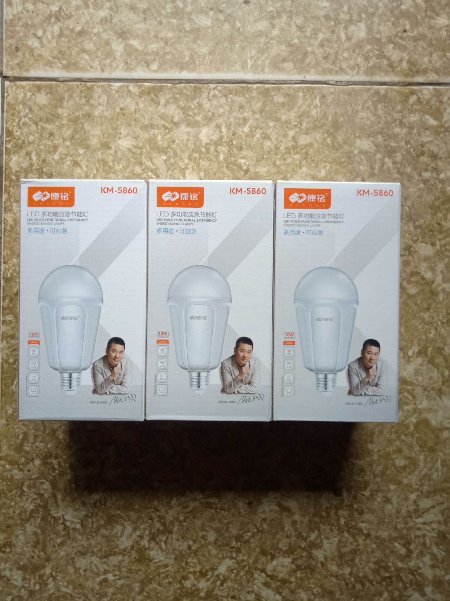 bóng đèn led tích điện đa năng , có 2 bóng