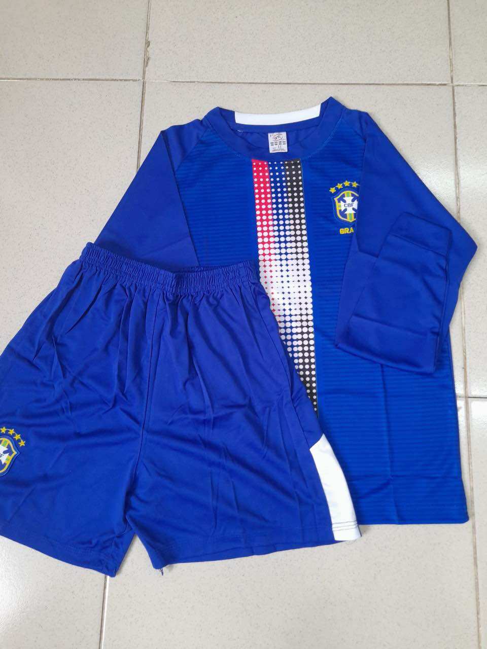 Đồ đá banh tay dài Brazil size 9-15