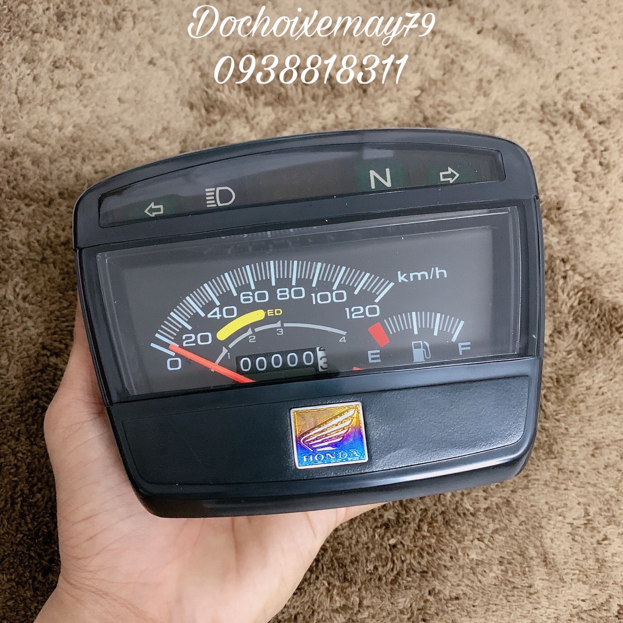 Đồng hồ Super Dream mặt vàng kèm tem cánh chim titan