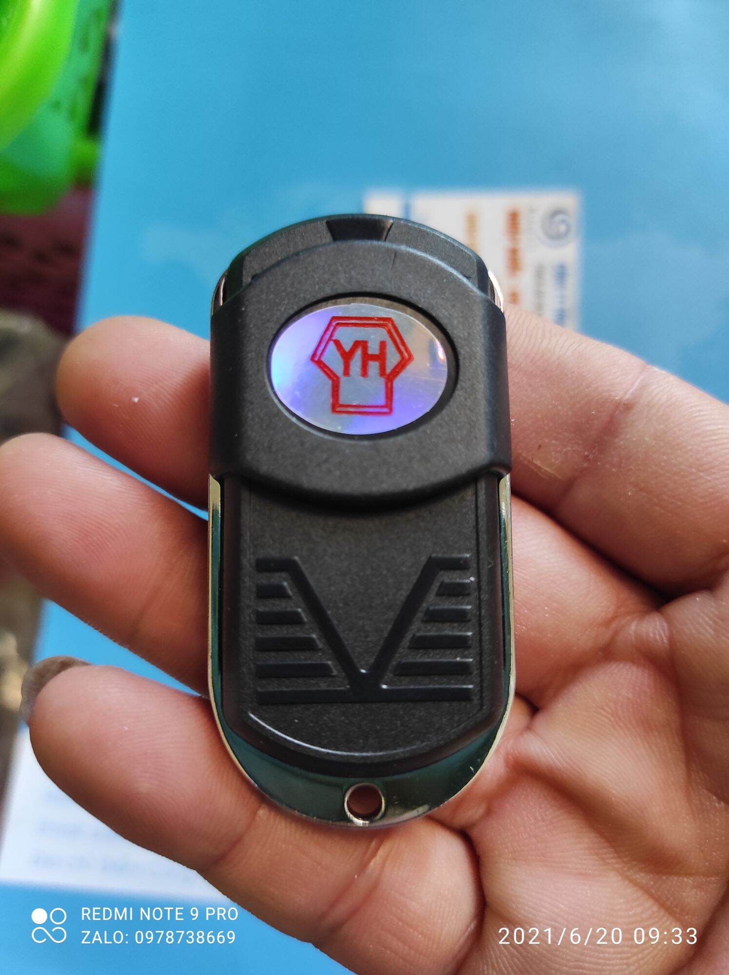 Tay điều khiển cửa cuốn 8 mã gạt 433 mhz Wintec đèn trắng, đèn đỏ