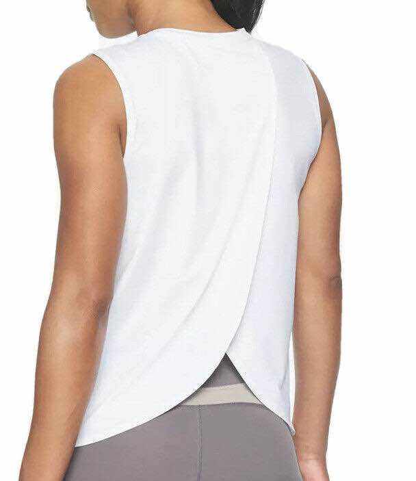 Áo tank top trắng xẻ tà