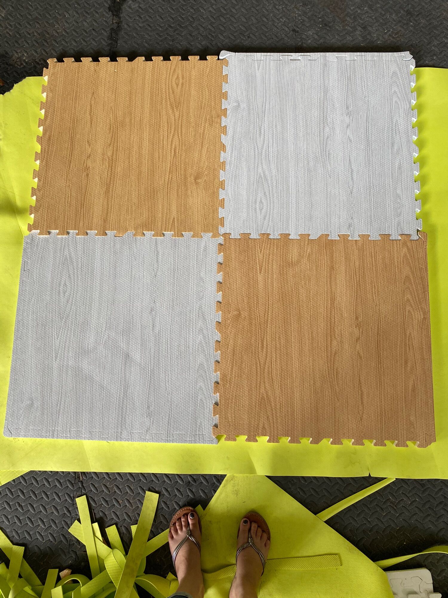Thảm xốp lót sàn vân gỗ 60×60×1cm