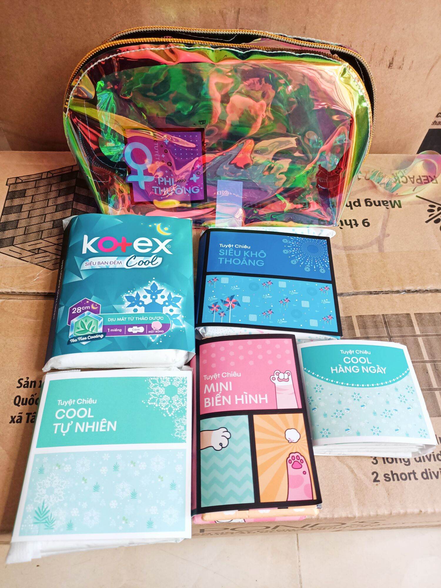 Bộ quà tặng kotex cực xịn xò tặng kèm ví màu sắc