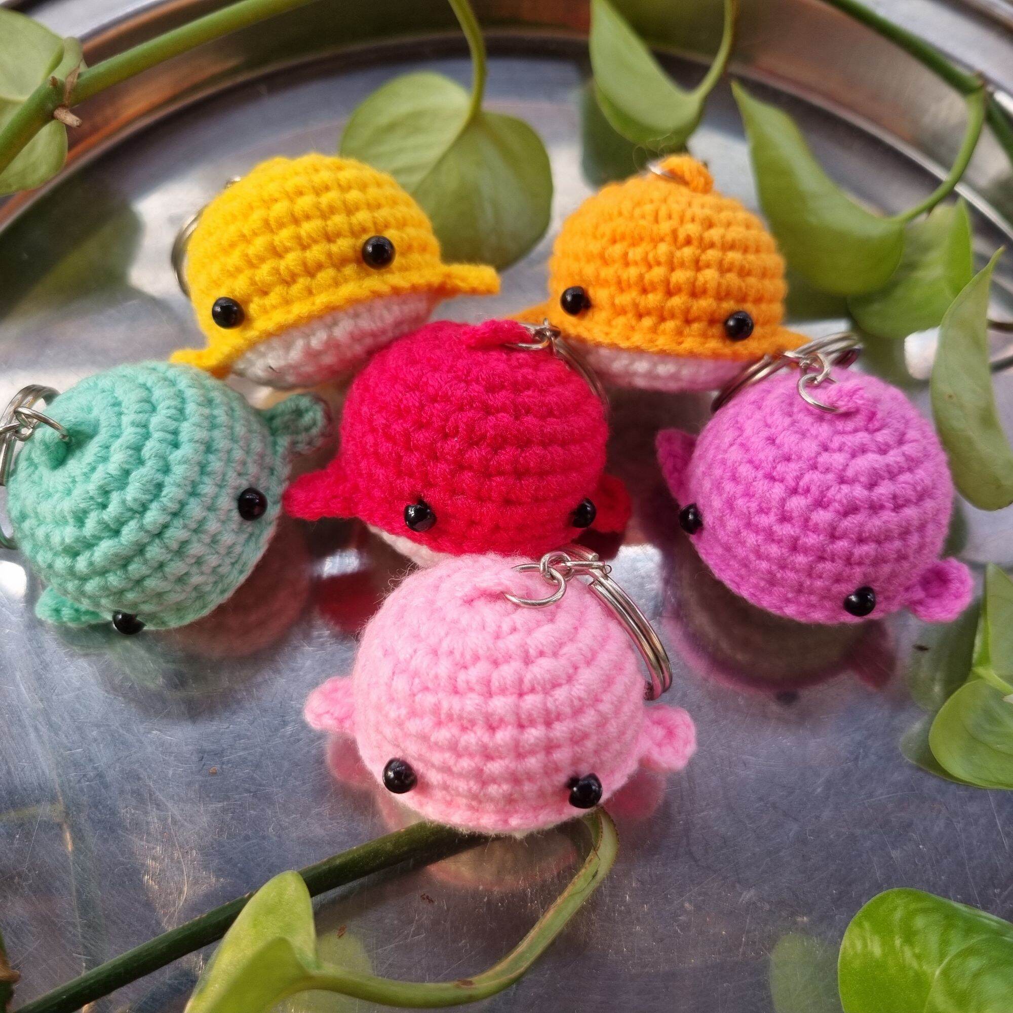 Móc khóa cá heo bằng len handmade