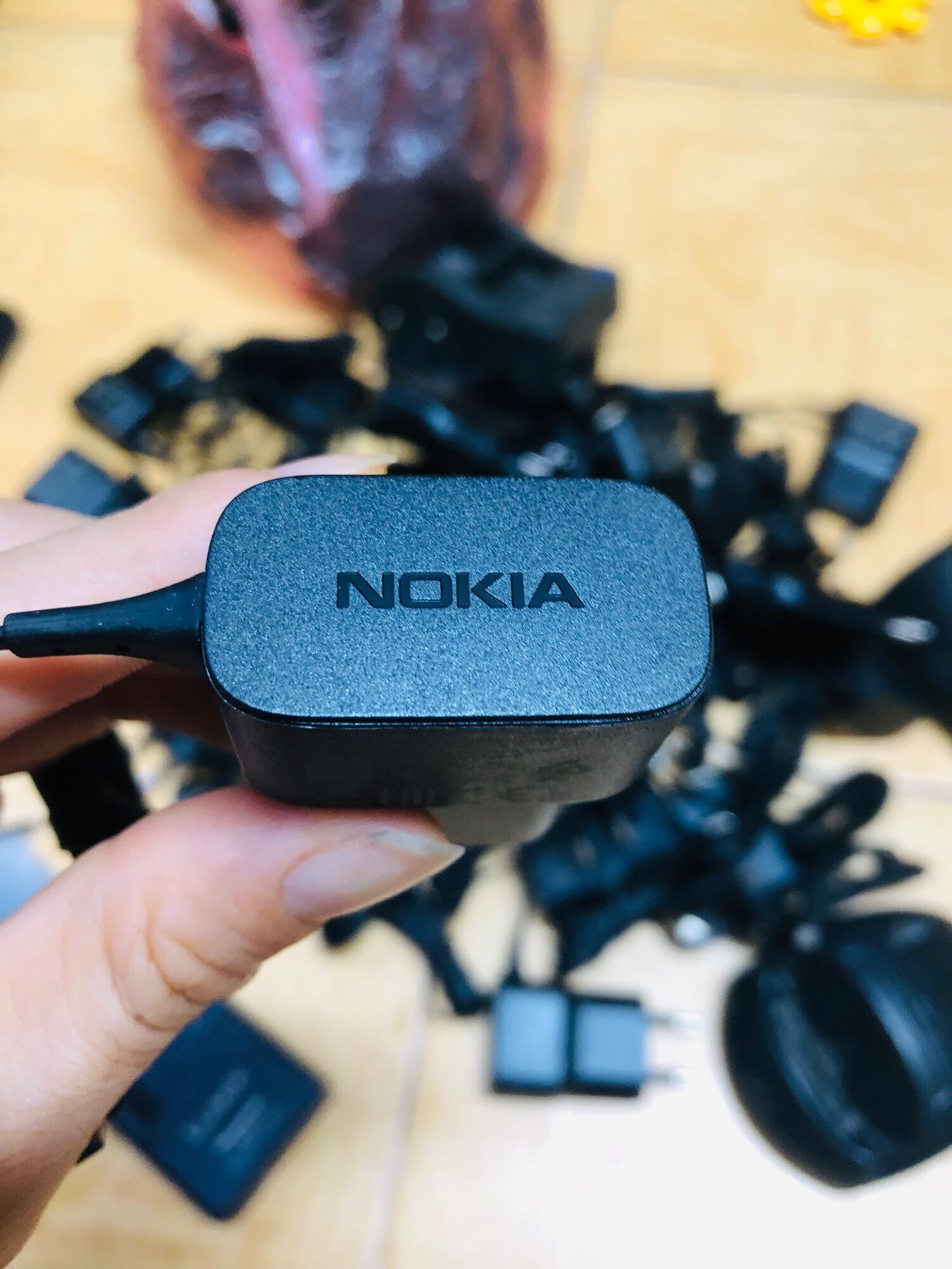 Sạc Nokia zin chân dẹt
