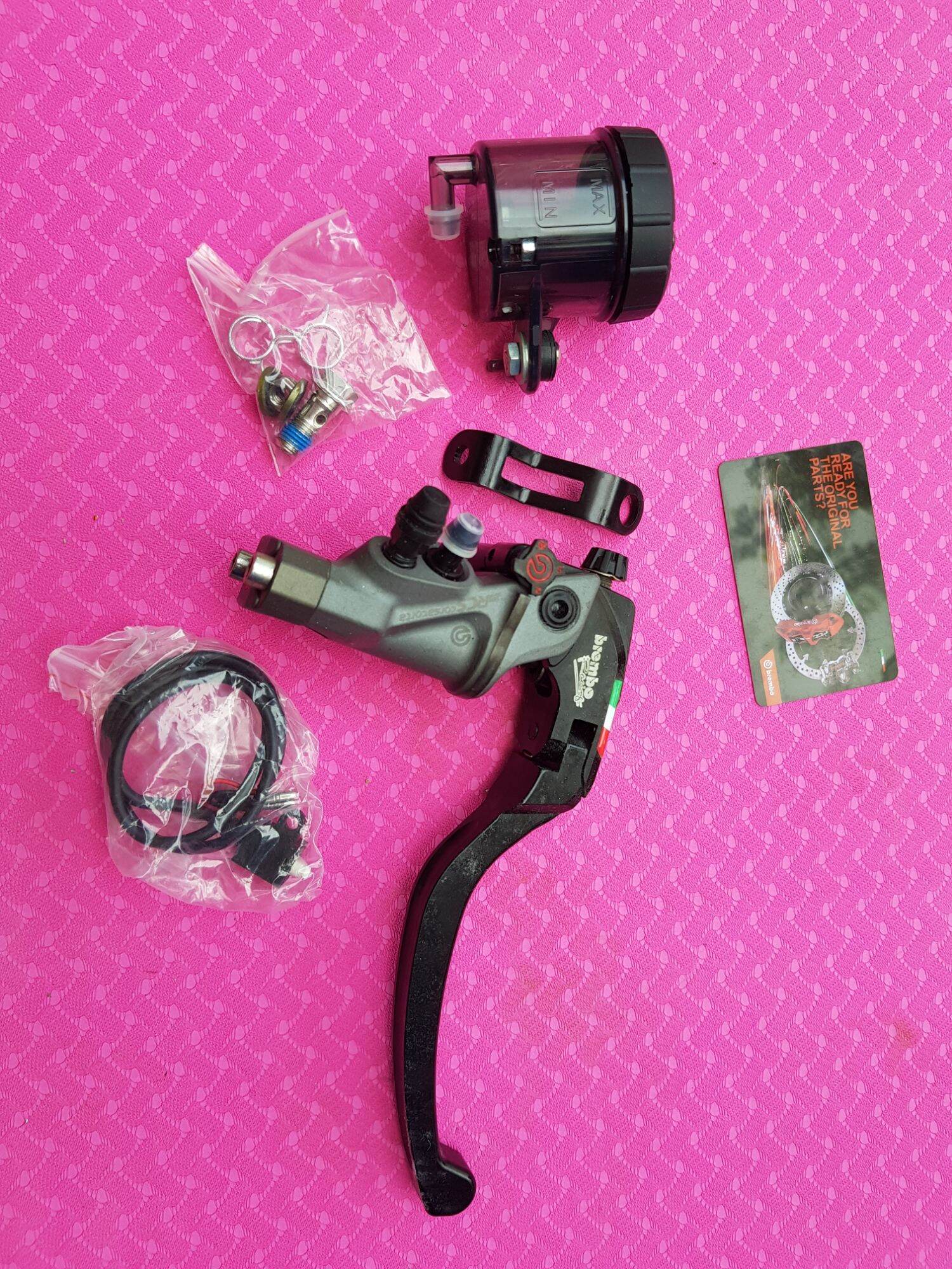 Cụm tay dầu phải mẫu brembo