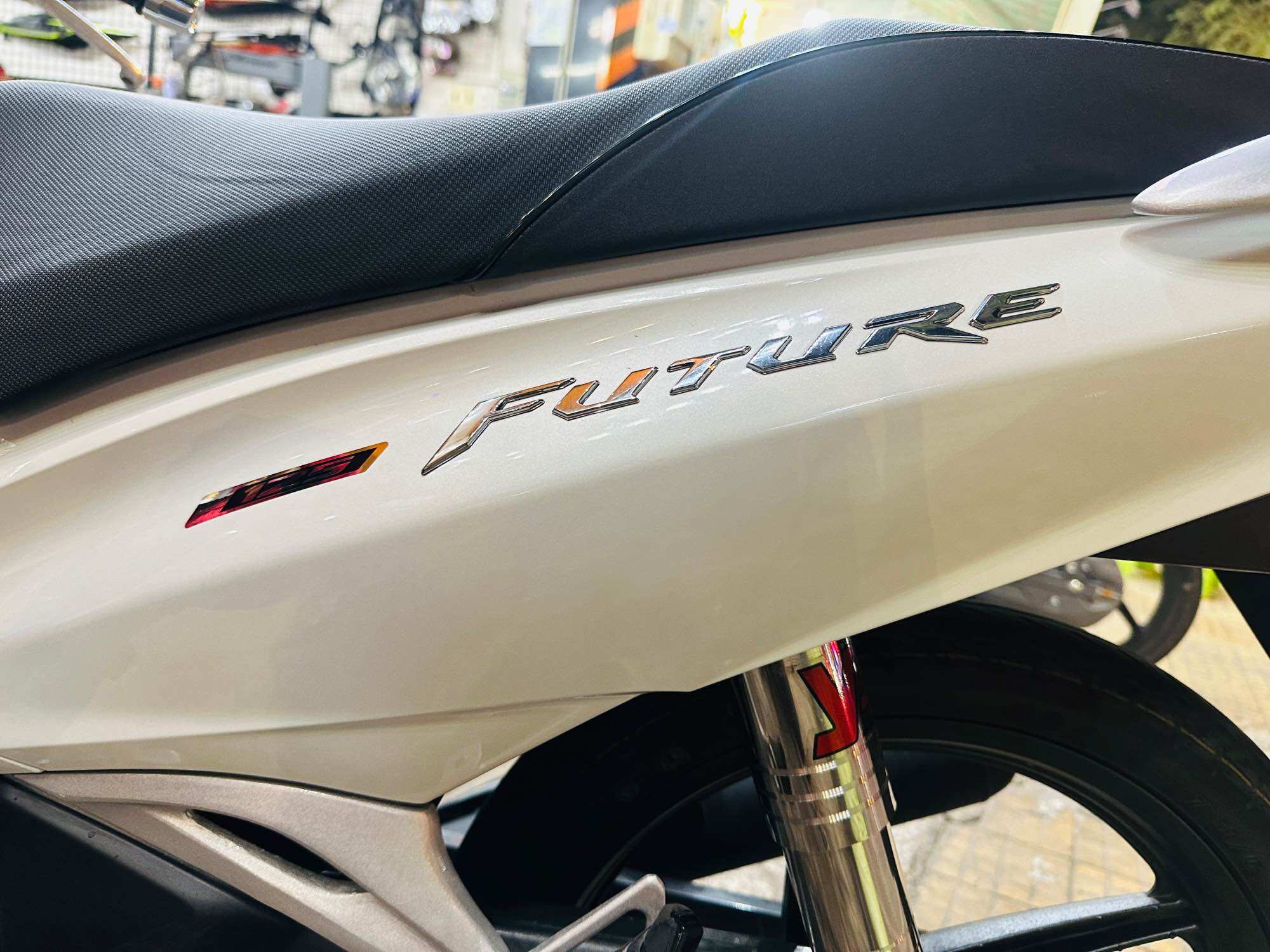 Tem nổi Future 2018-2023/ 1 Bên
