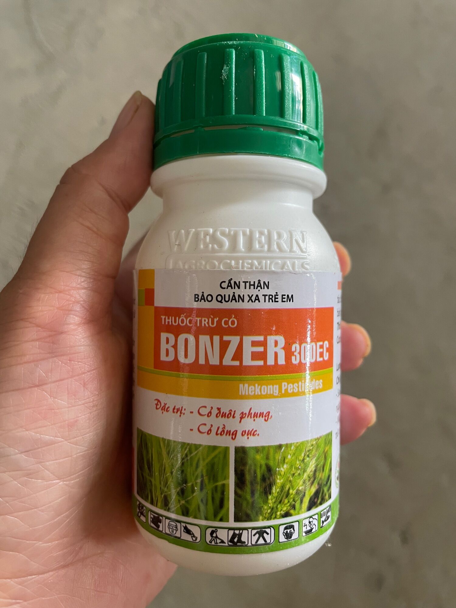 Bonzer 300ec thuốc trừ cỏ lông cong cỏ đuôi phụng