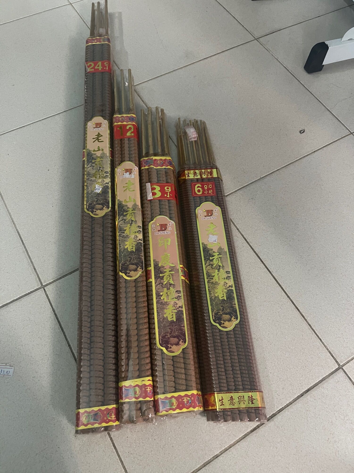 Combo 1 lốc nhang thắp 8 giờ 1 cây thơm trầm không khói