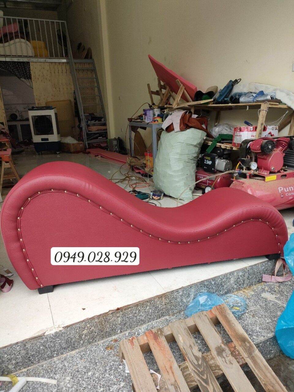 Ghế sofa tình yêu màu đỏ