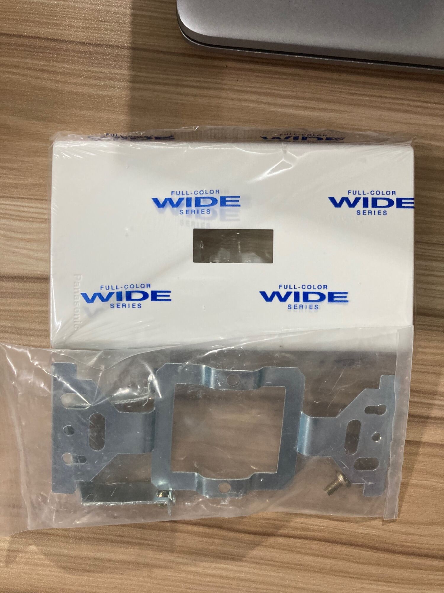 PANASONIC - Công tắc WIDE ổ cắm mặt 12346 thiết bị panasonic dòng WIDE PANASONIC chính hãng