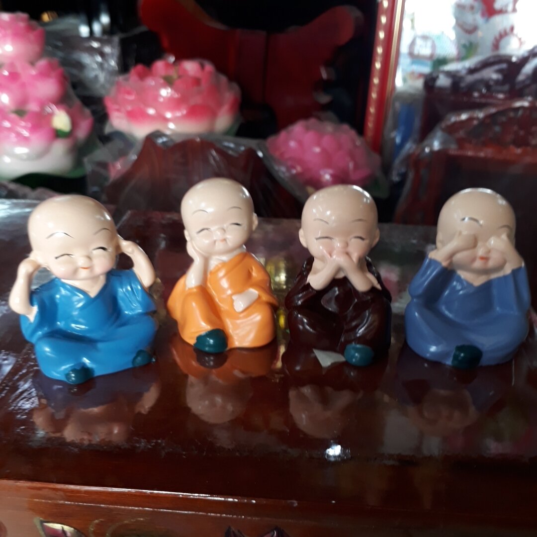 Bộ 4 chú tiểu không thấy không nghe không nói không nghĩ
