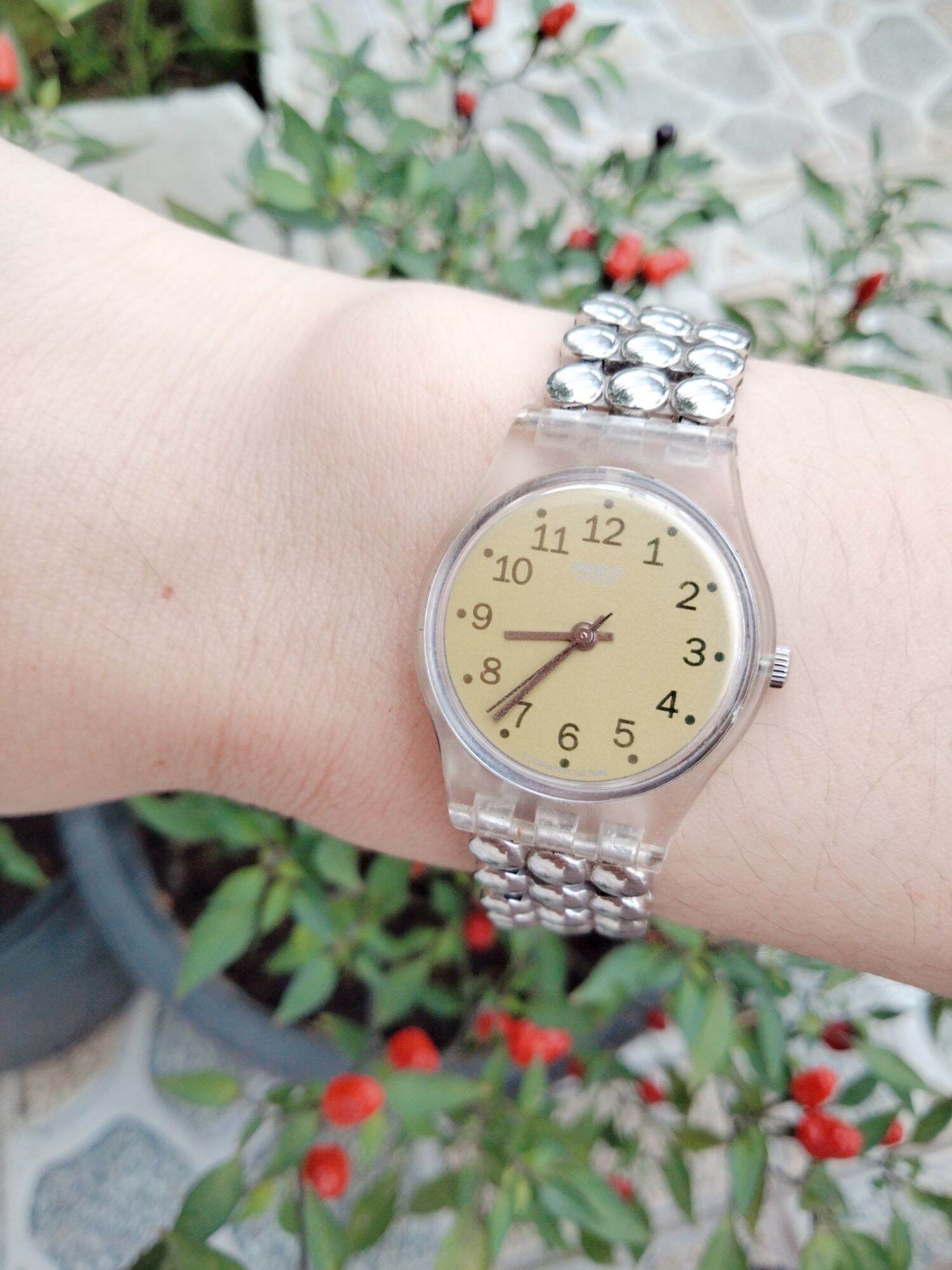 1 đồng hồ Nữ hiệu Swatch máy Thụy sỹ.Size mặt 25