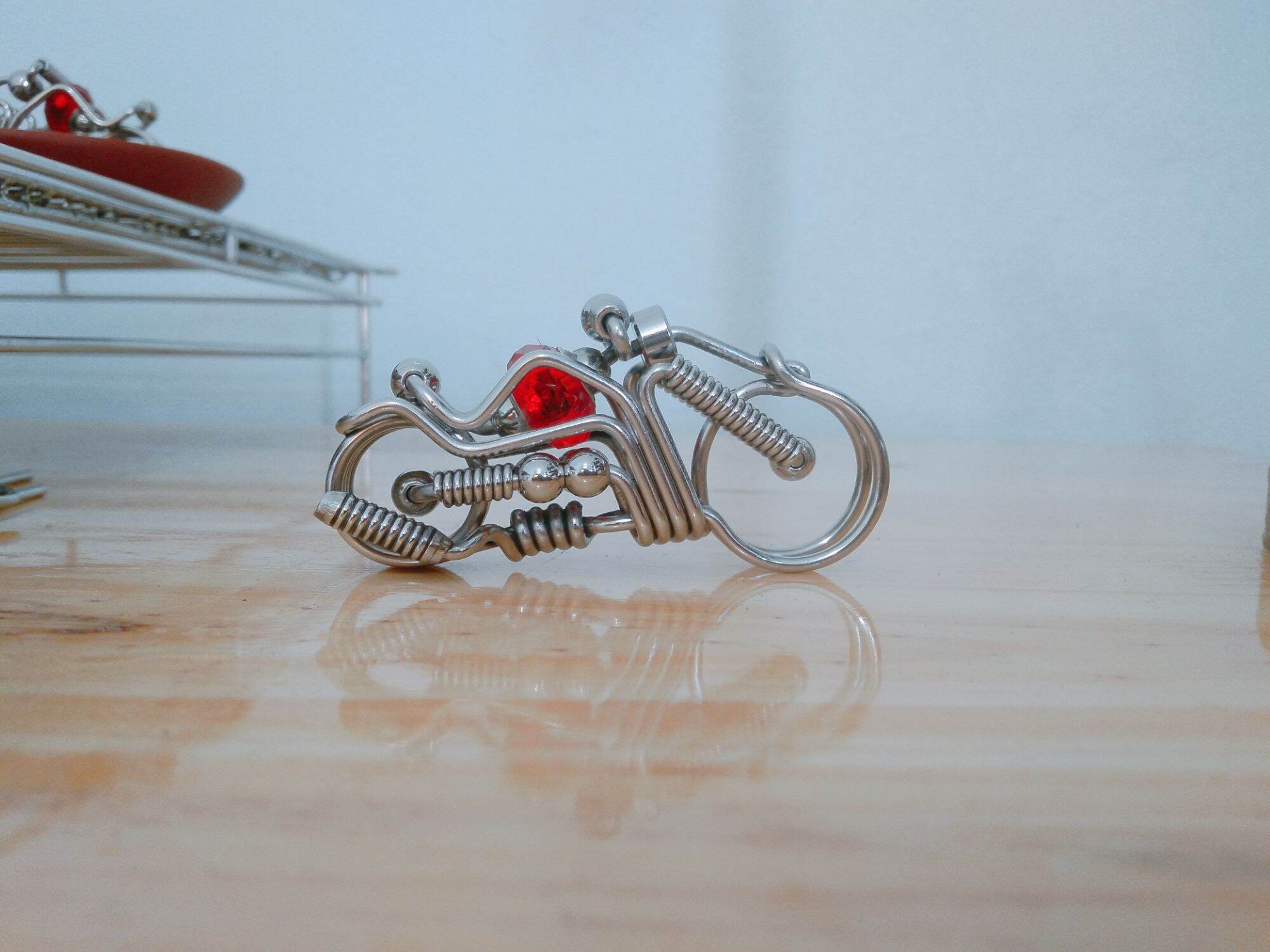 Móc khóa thủ công hình xe máy